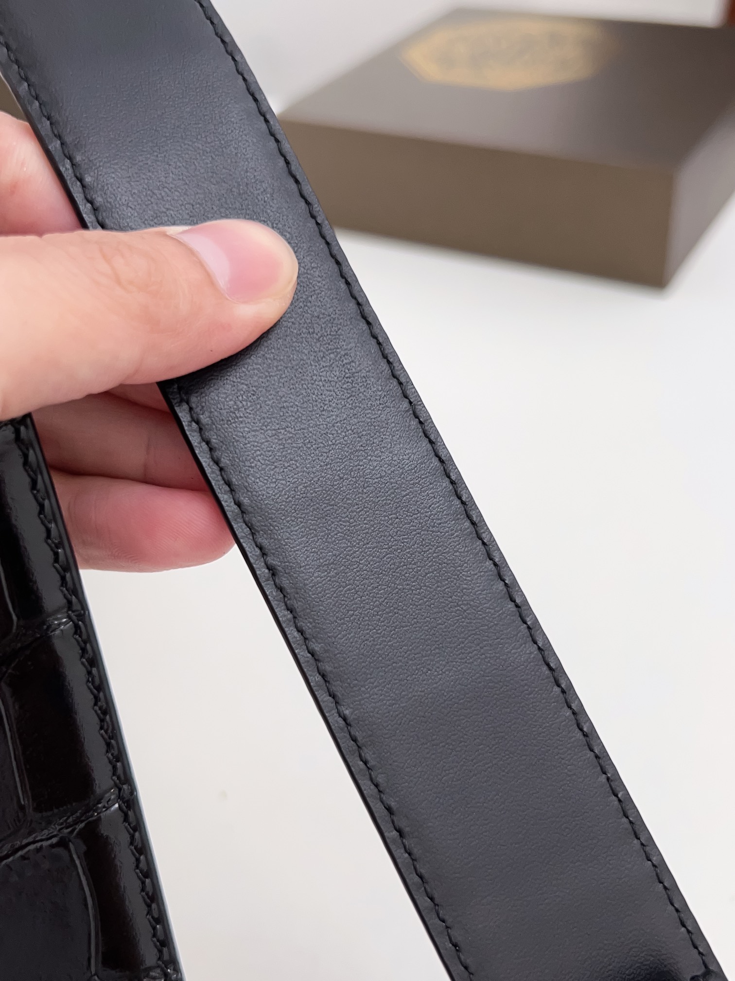 Luxury Men’s Belts: P449 Regular Grade, Imported Alligator and Calf Skin - 图片 6