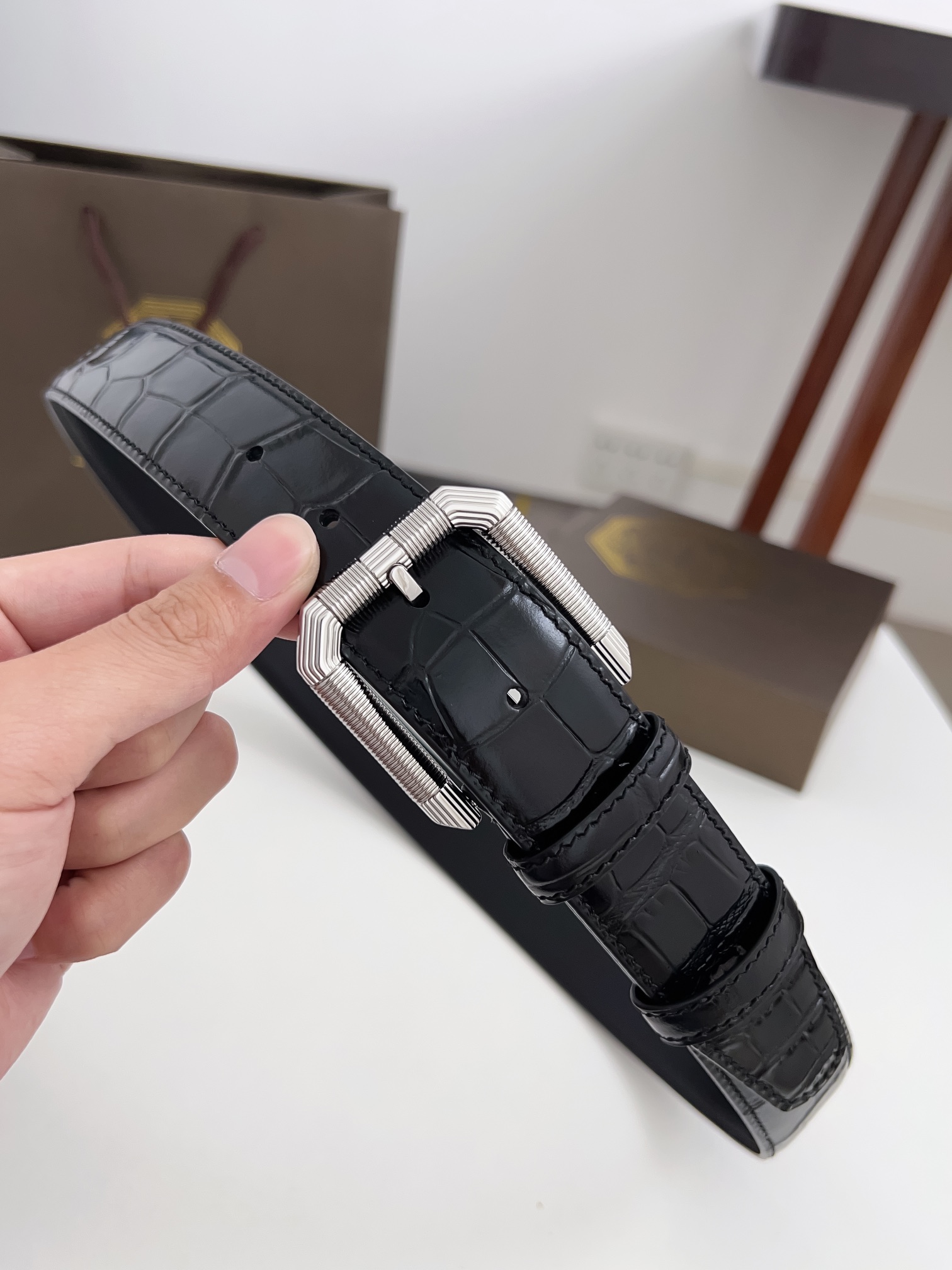 Luxury Men’s Belts: P449 Regular Grade, Imported Alligator and Calf Skin - 图片 8