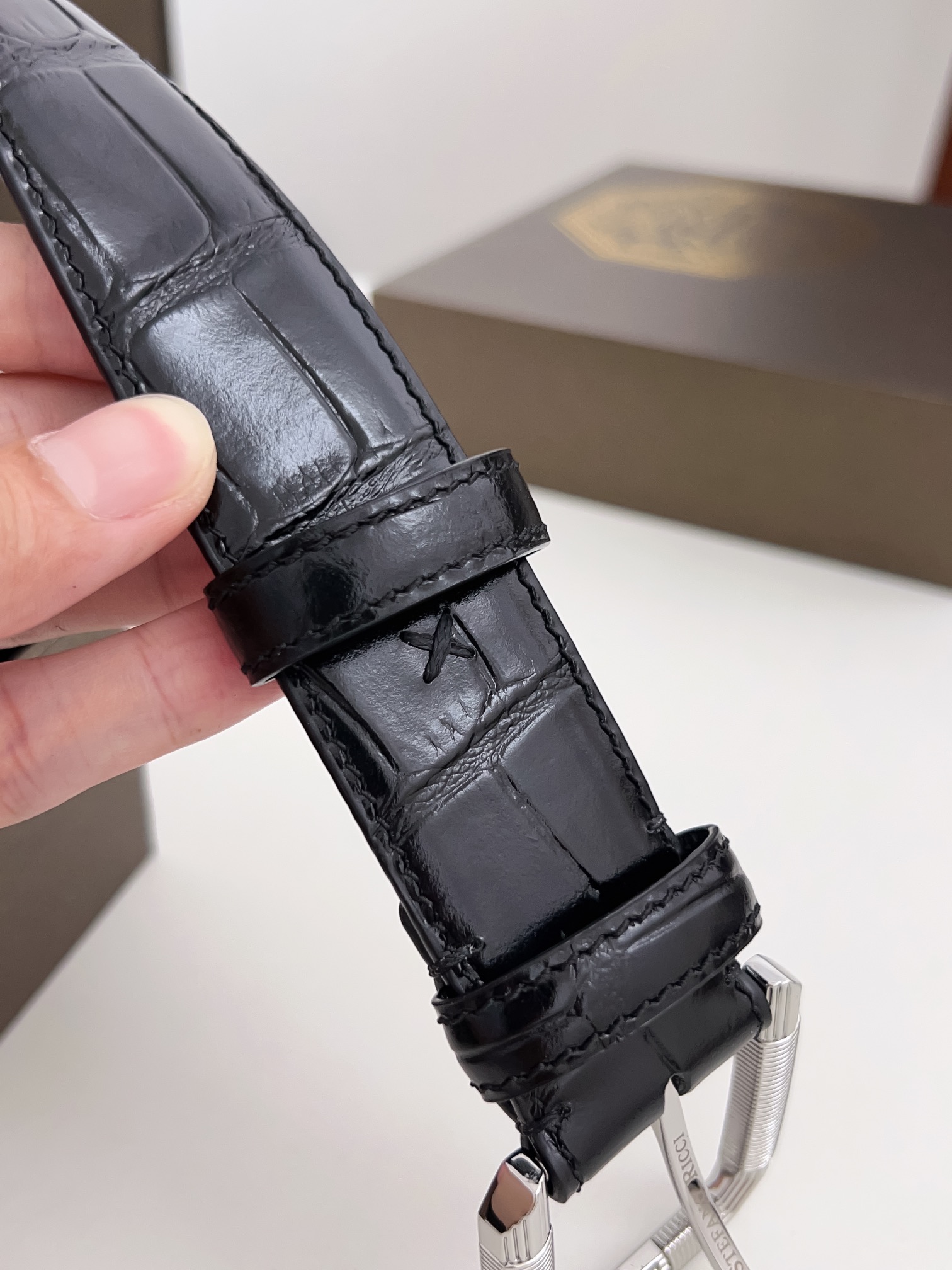 Luxury Men’s Belts: P449 Regular Grade, Imported Alligator and Calf Skin - 图片 5
