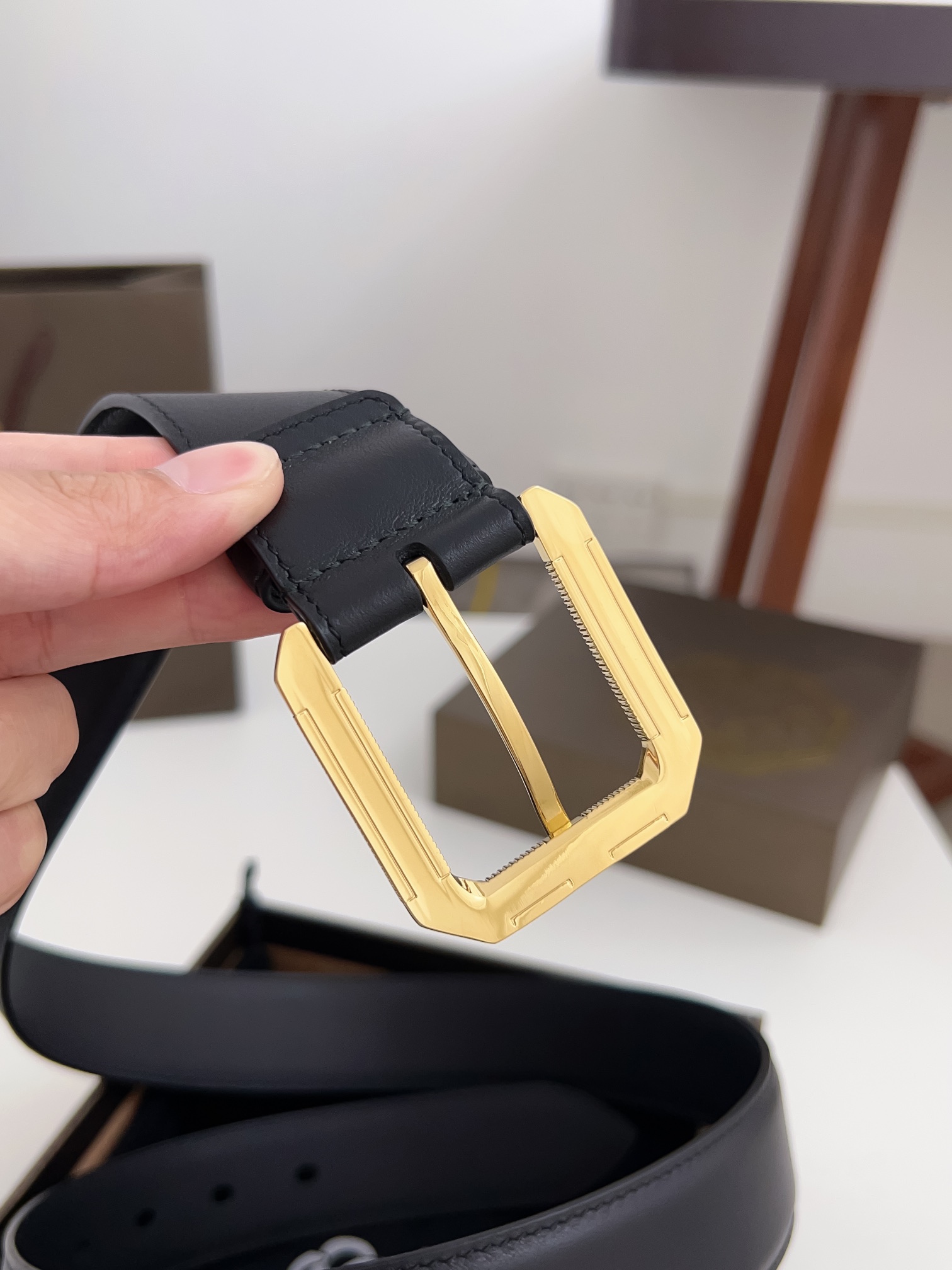Real-Grade Stephen Man’s Belt: Soft Calves, Brass Buttons, 3.5cm Width, Commercial Leisure. - 图片 5