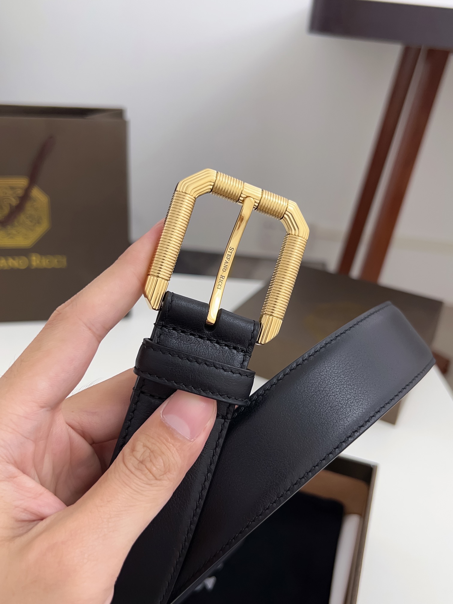 Real-Grade Stephen Man’s Belt: Soft Calves, Brass Buttons, 3.5cm Width, Commercial Leisure. - 图片 3