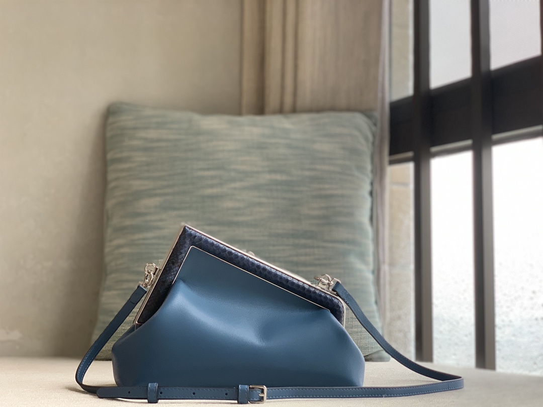 Fendi First series genuine snakeskin small handbag, made of lambskin, decorated with an oversized F metal buckle, and covered with luxurious pyth