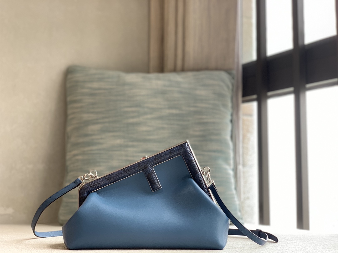Fendi First series genuine snakeskin small handbag, made of lambskin, decorated with an oversized F metal buckle, and covered with luxurious pyth