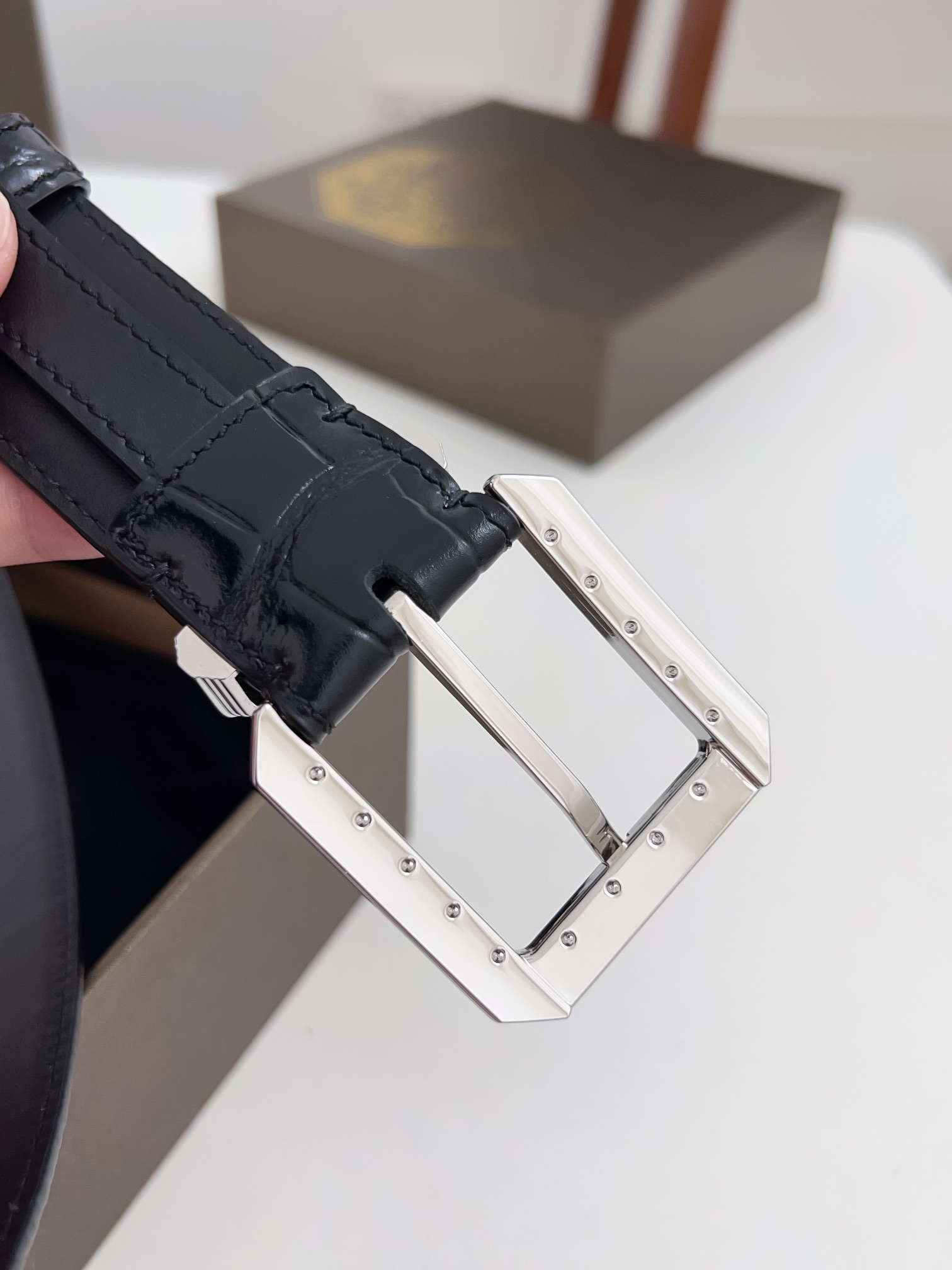 Stephen’s Specialty Imported Man’s Belt with Octopus Headline and Fine Pin Button - 图片 5