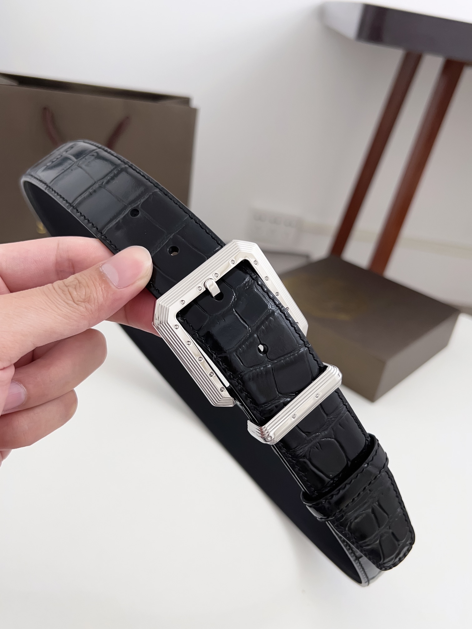 Stephen’s Specialty Imported Man’s Belt with Octopus Headline and Fine Pin Button - 图片 9