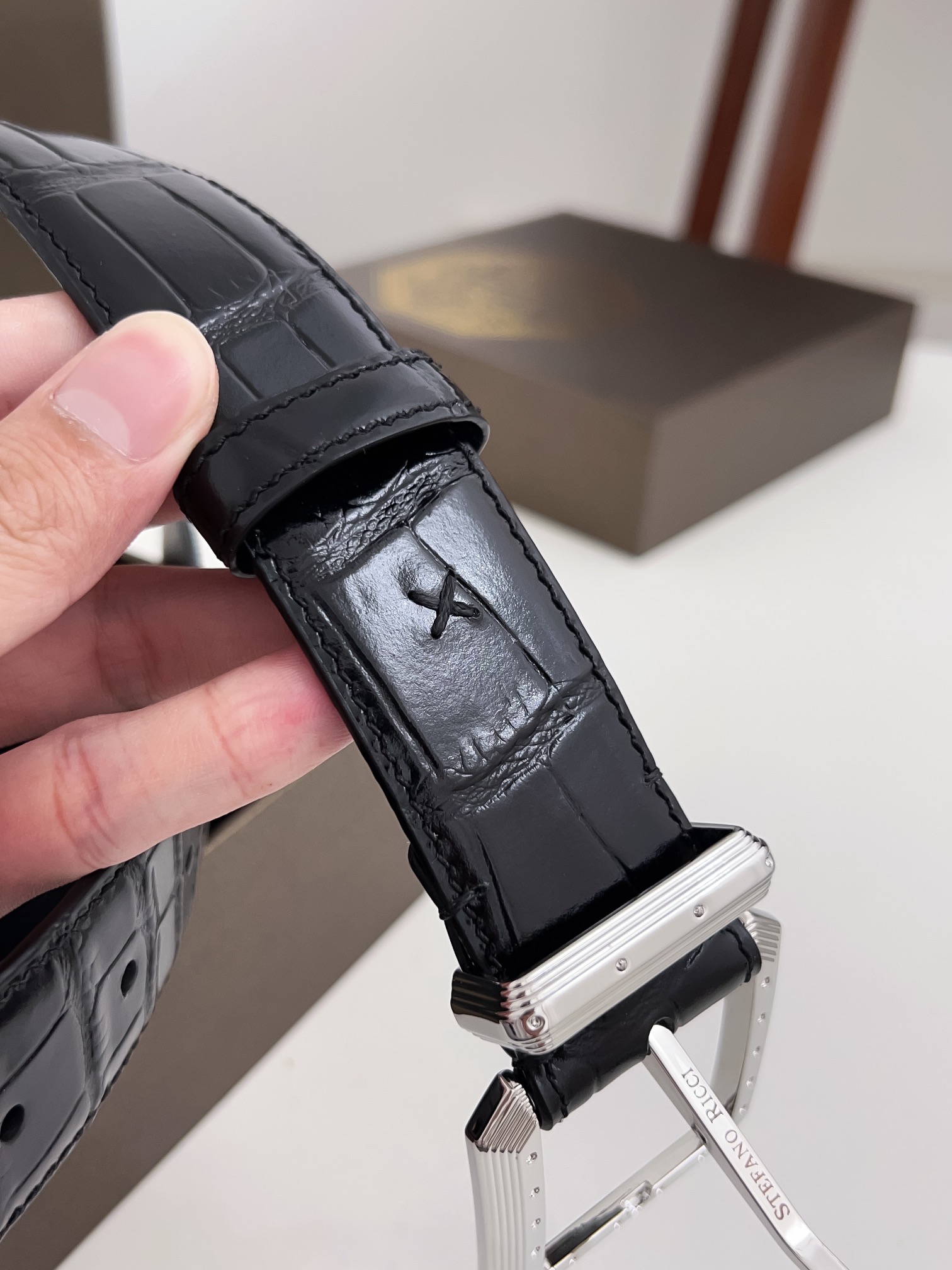 Stephen’s Specialty Imported Man’s Belt with Octopus Headline and Fine Pin Button - 图片 6