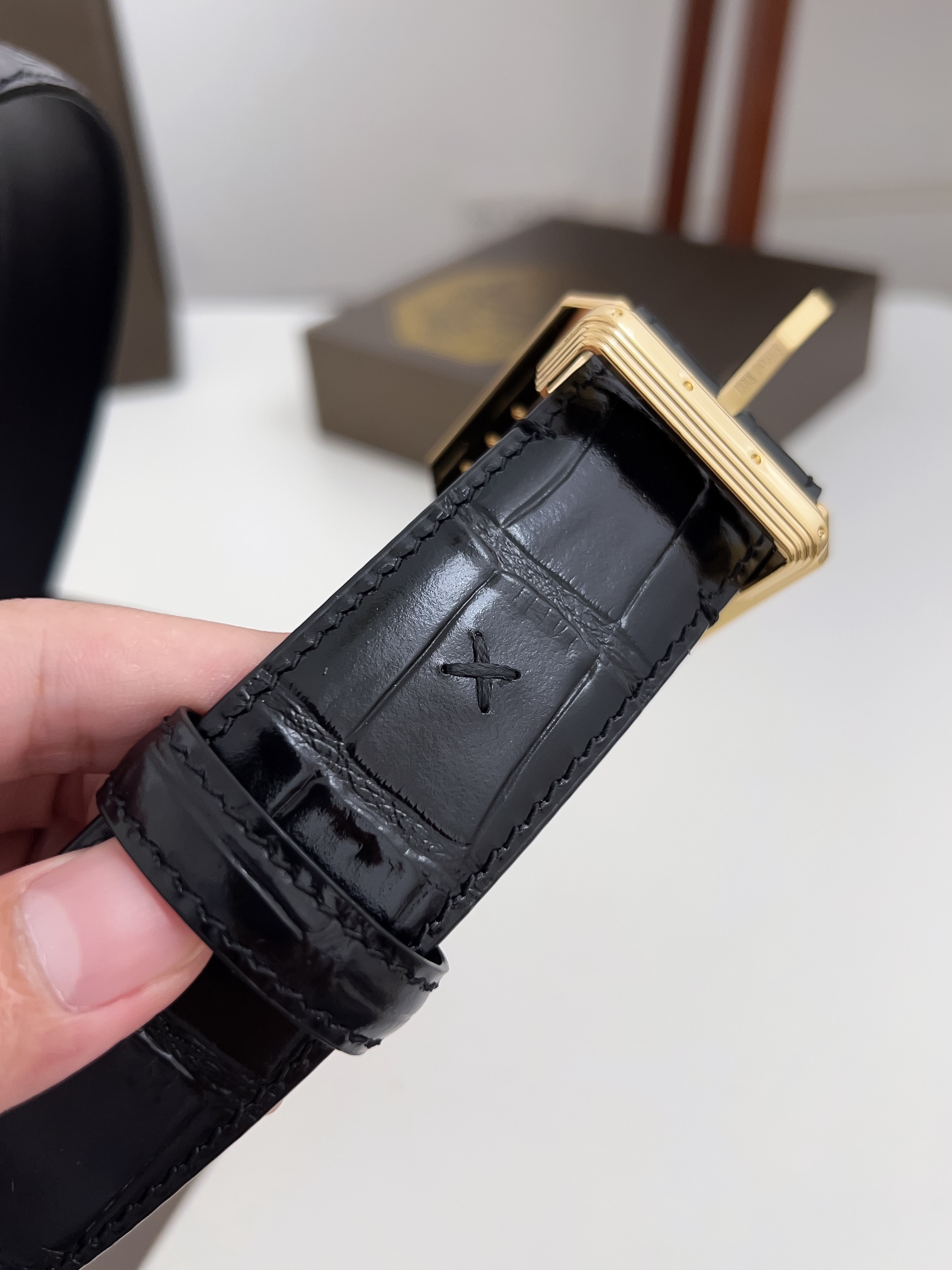 High-End Men’s Belt: P449 with Imported Octopus Headline and Fine Pin Button - 图片 5