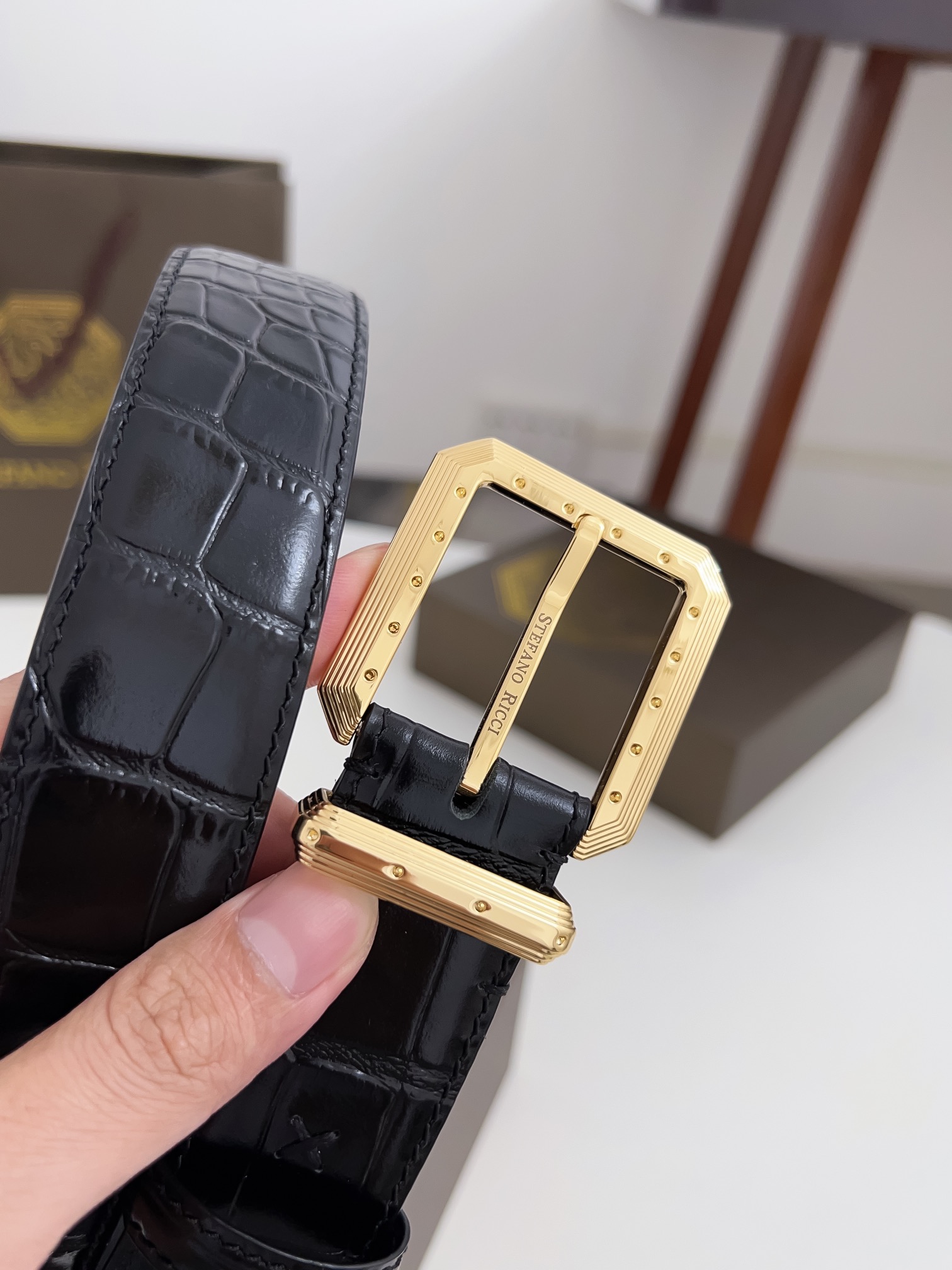 High-End Men’s Belt: P449 with Imported Octopus Headline and Fine Pin Button - 图片 4