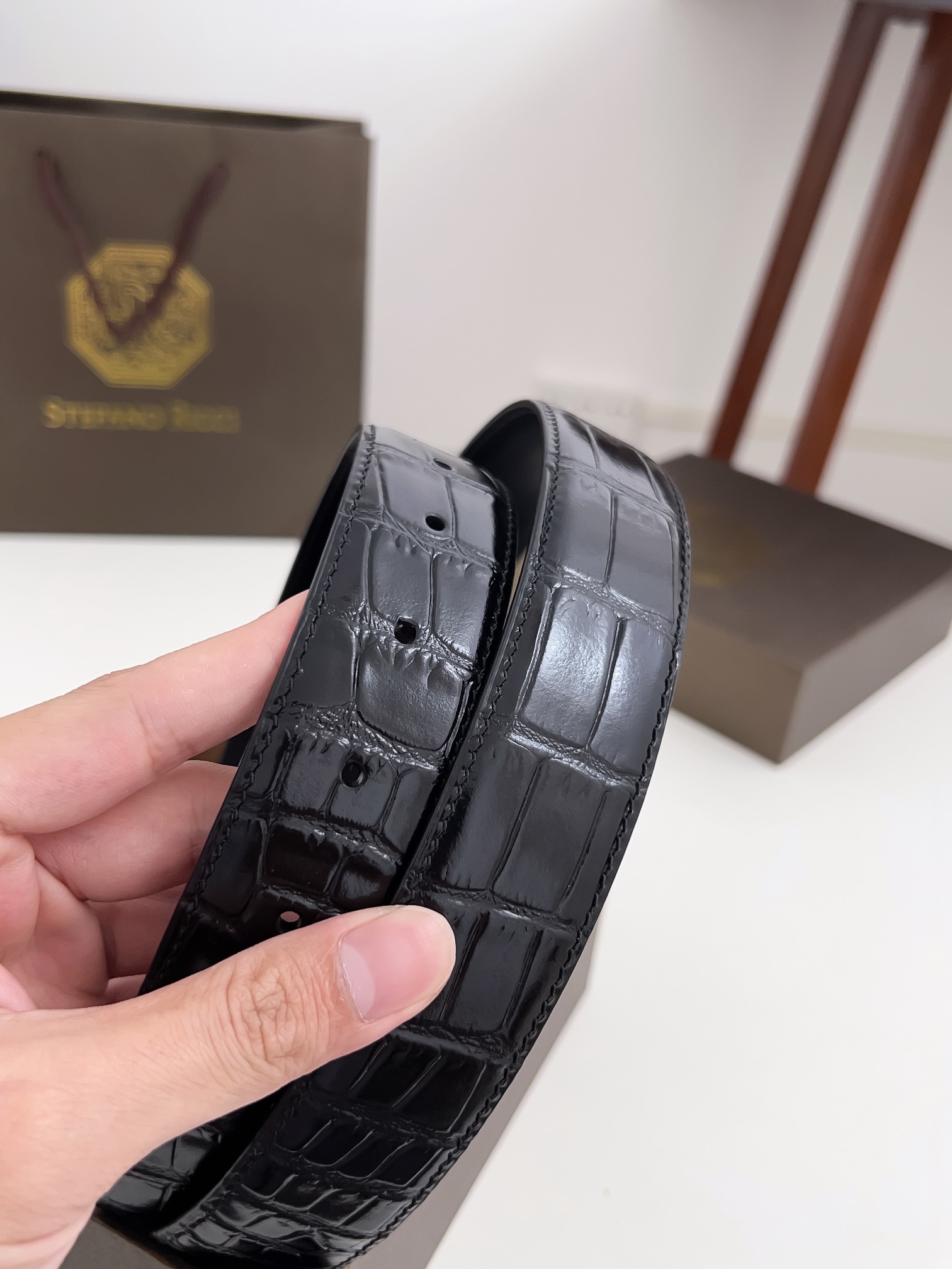 High-End Men’s Belt: P449 with Imported Octopus Headline and Fine Pin Button - 图片 7