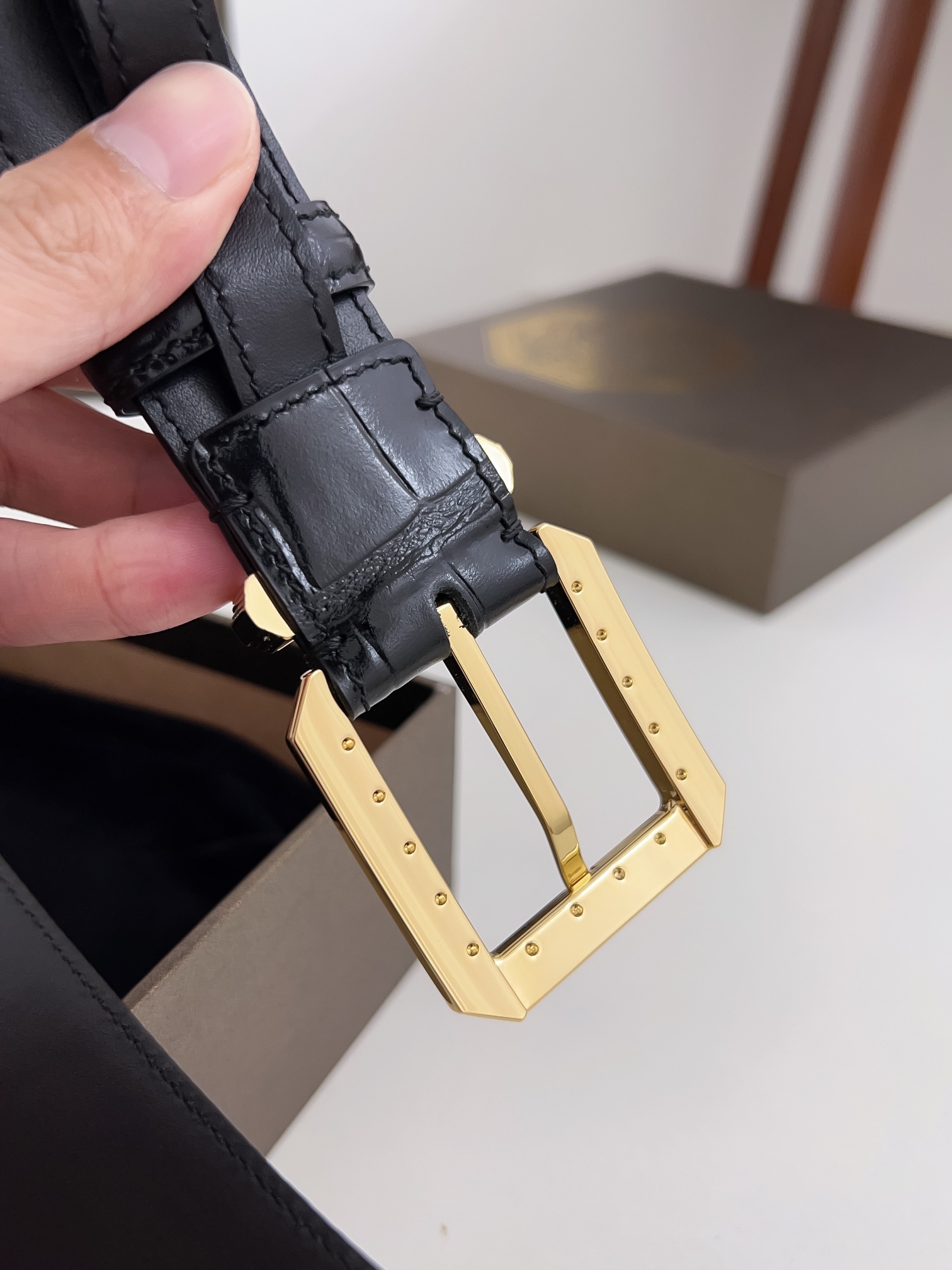 High-End Men’s Belt: P449 with Imported Octopus Headline and Fine Pin Button - 图片 6