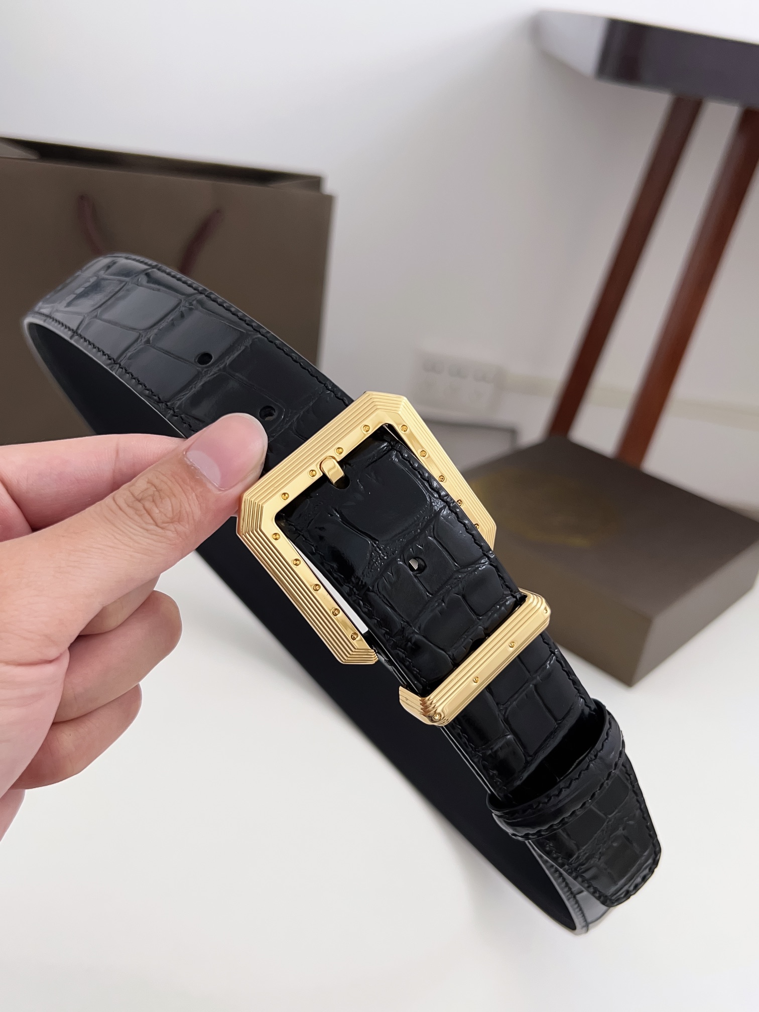 High-End Men’s Belt: P449 with Imported Octopus Headline and Fine Pin Button - 图片 9