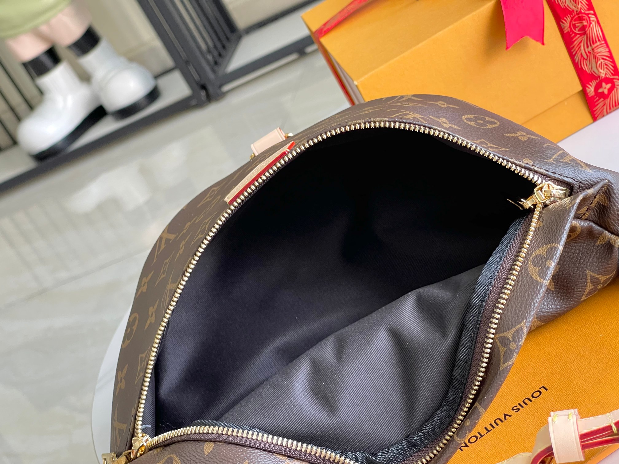 Louis Vuitton Haute Couture Classic Luxury Handbag Shoulder Crossbody 7