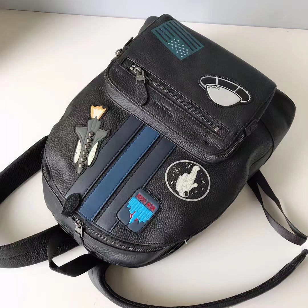 Coach 蔻驰coach 宇宙太空款双肩包28313 很有个性的一款 各种图案皮质徽章十分可爱 皮质质感超赞