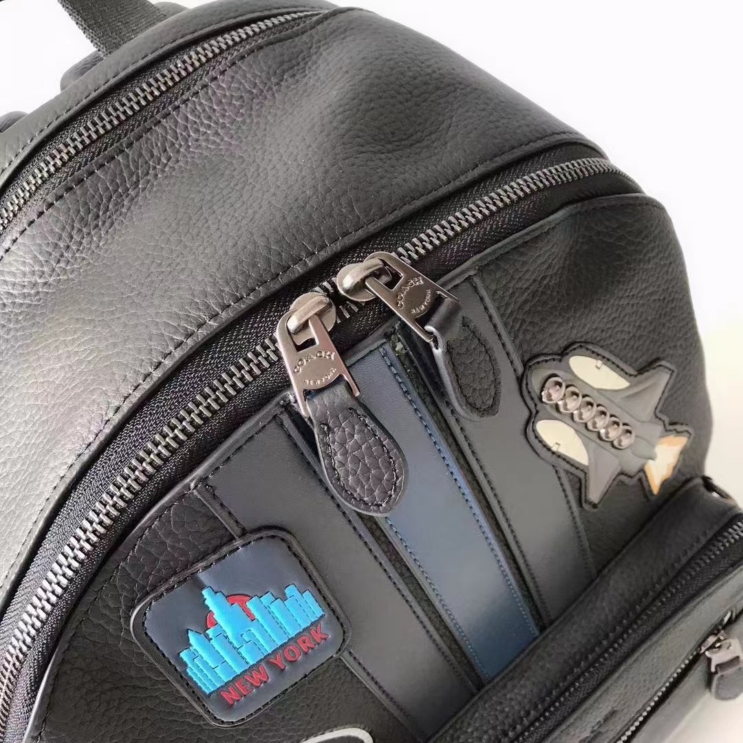 Coach 蔻驰coach 宇宙太空款双肩包28313 很有个性的一款 各种图案皮质徽章十分可爱 皮质质感超赞