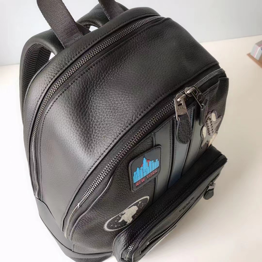 Coach 蔻驰coach 宇宙太空款双肩包28313 很有个性的一款 各种图案皮质徽章十分可爱 皮质质感超赞