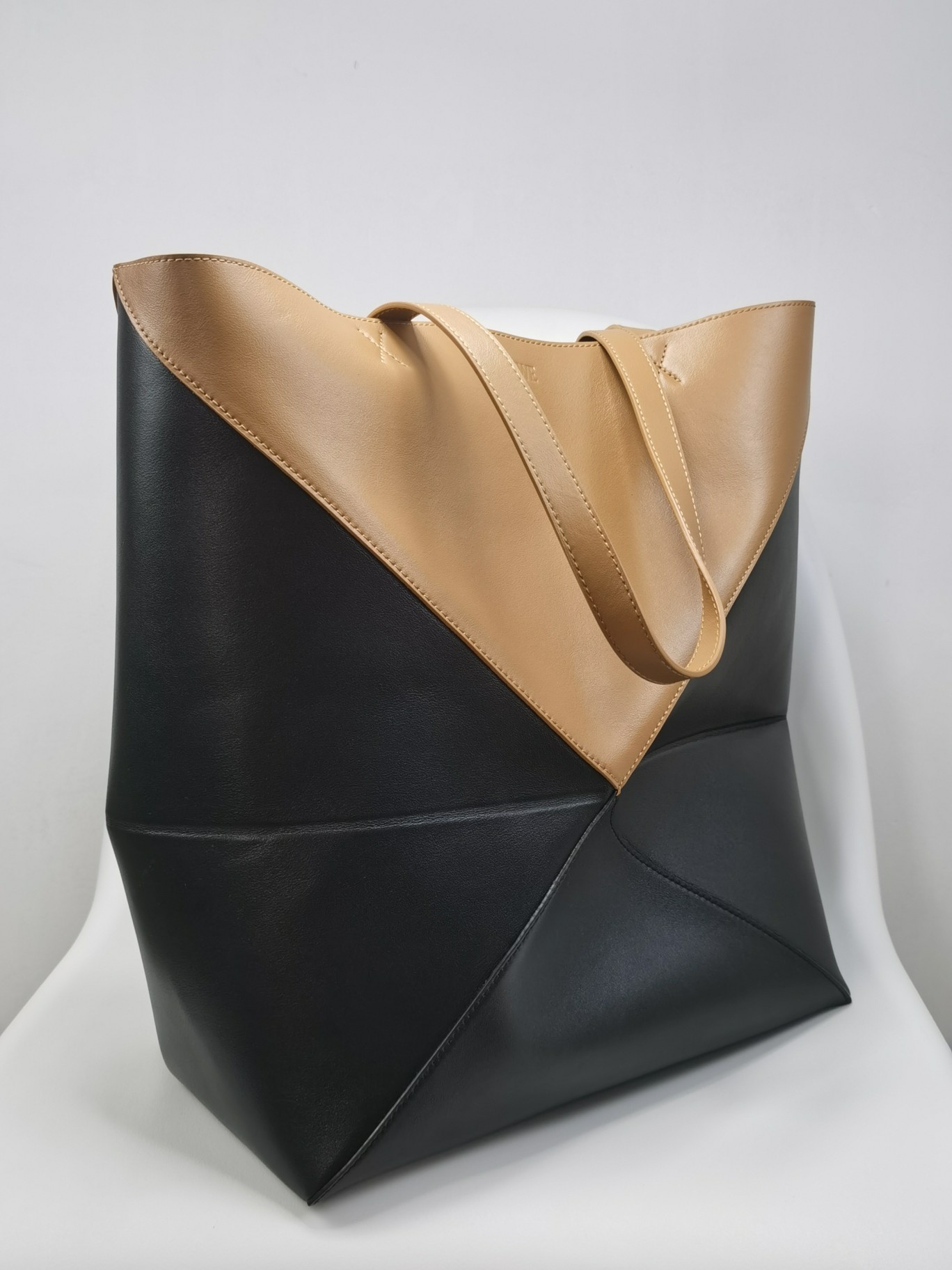 Loewe Puzzle Fold Large Tote Bag in Leather, Black/Tan, Versatile Design 3 a1693548627998 8654