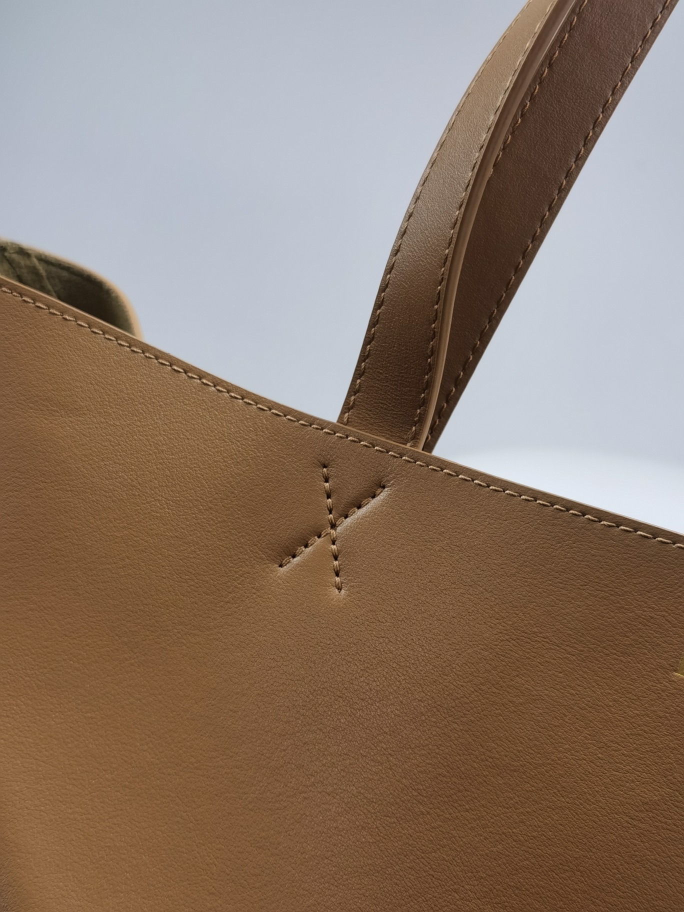 Loewe Puzzle Fold Large Tote Bag in Leather, Black/Tan, Versatile Design 8 a1693548628567 1417