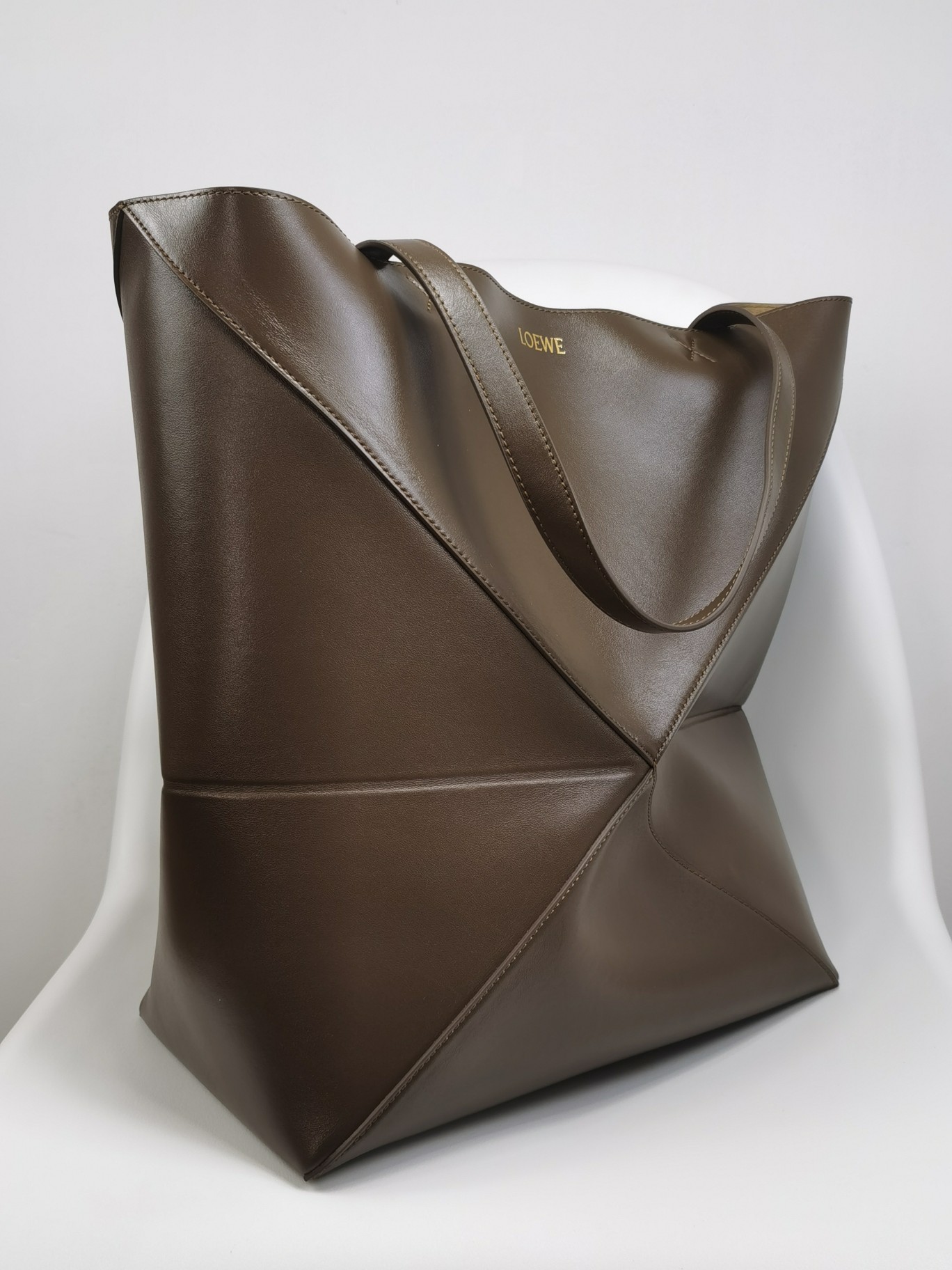 Loewe Puzzle Fold Large Tote Bag in Shiny Leather - Versatile and Stylish 2 a1693548883758 6577