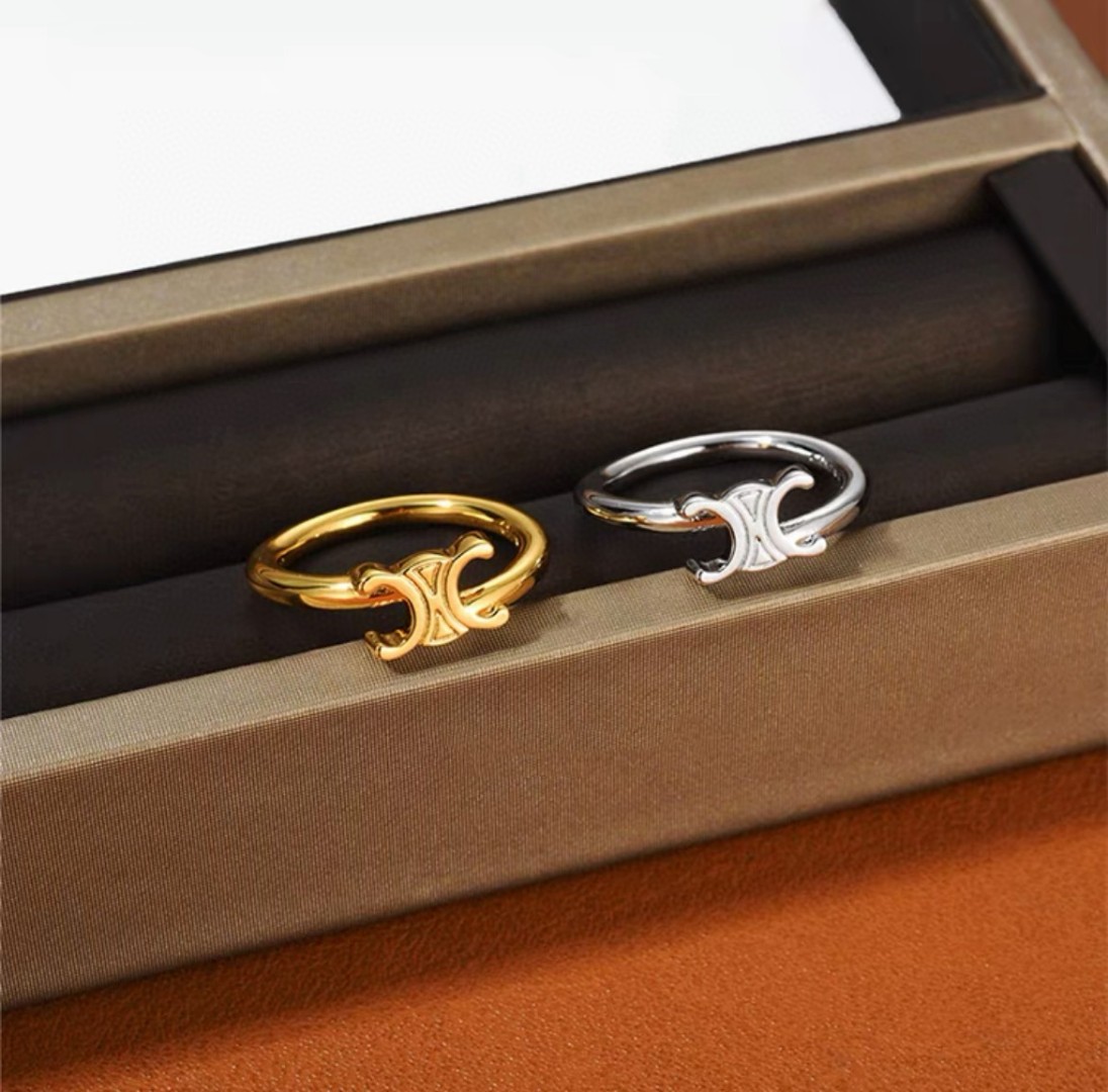 Celine Pearl Cluster Ring: Baroque Pearls Set in Modern Prong Setting 10 a1693552017562 0046