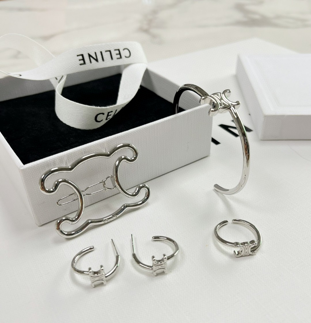 Celine Pearl Cluster Ring: Baroque Pearls Set in Modern Prong Setting 17 a1693552017566 4214