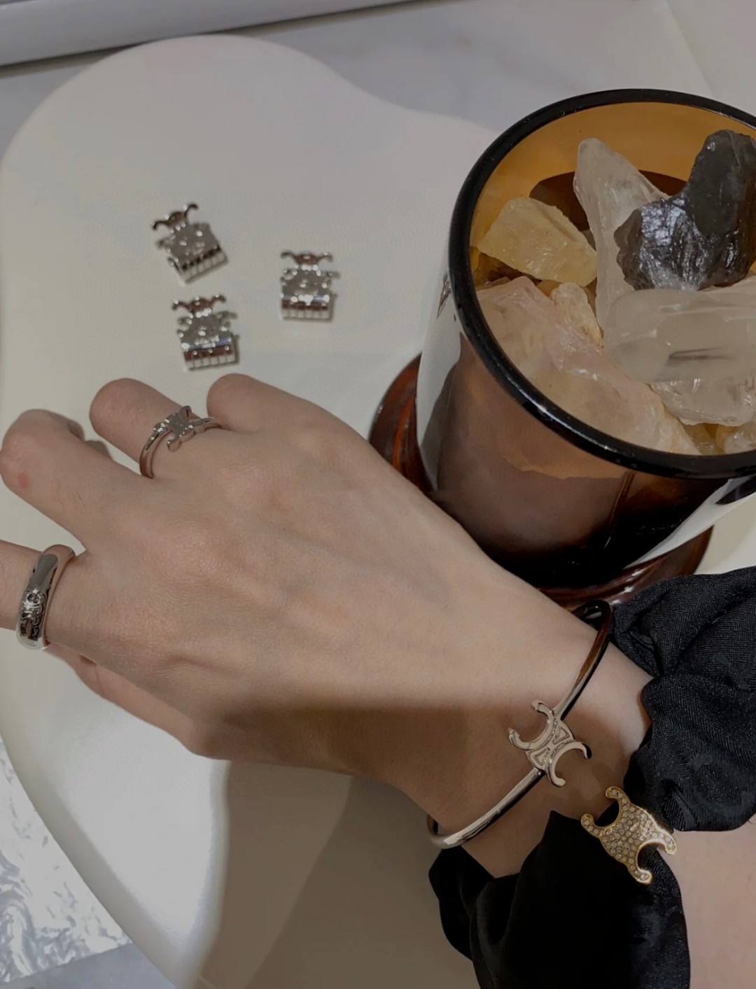 Celine Pearl Cluster Ring: Baroque Pearls Set in Modern Prong Setting 18 a1693552017567 0514