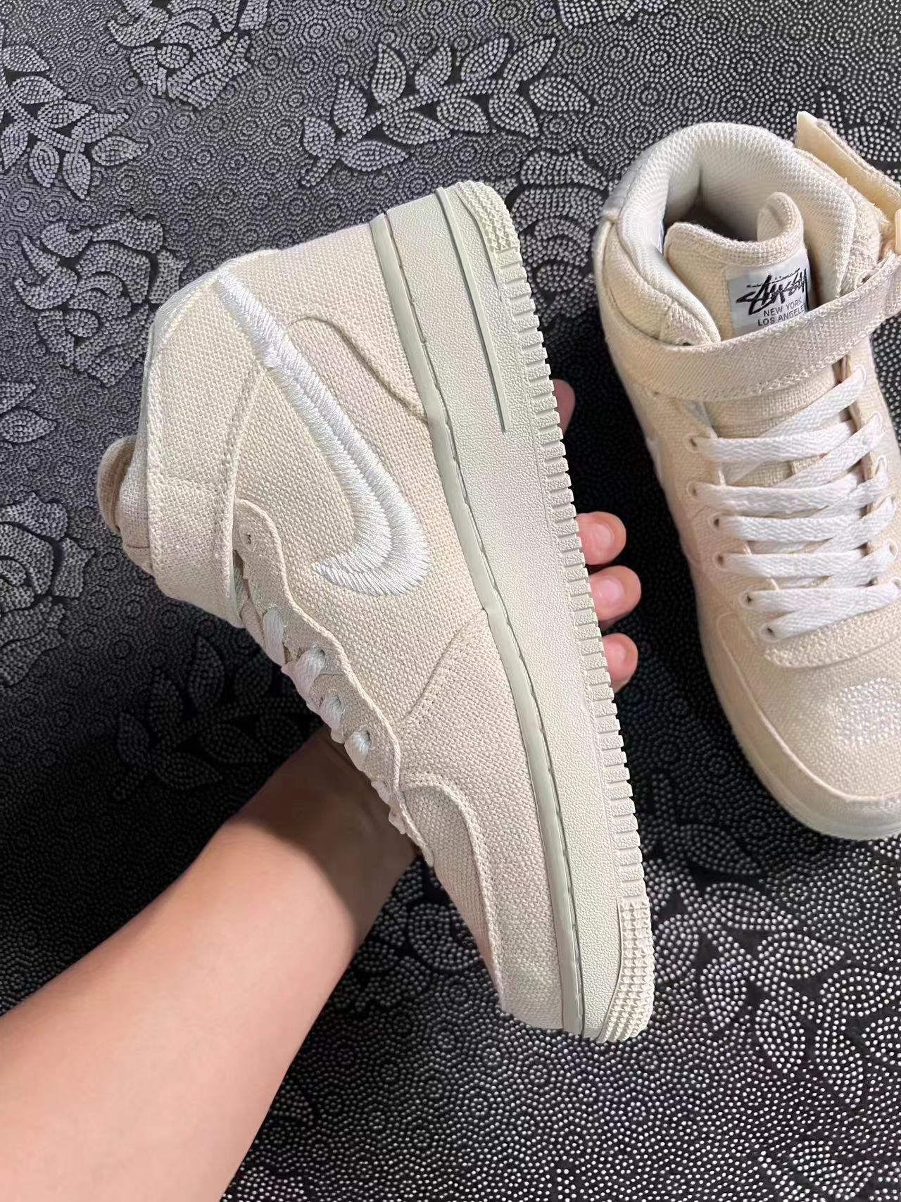 ? Nike Af1 Mid斯图西联名 米白色