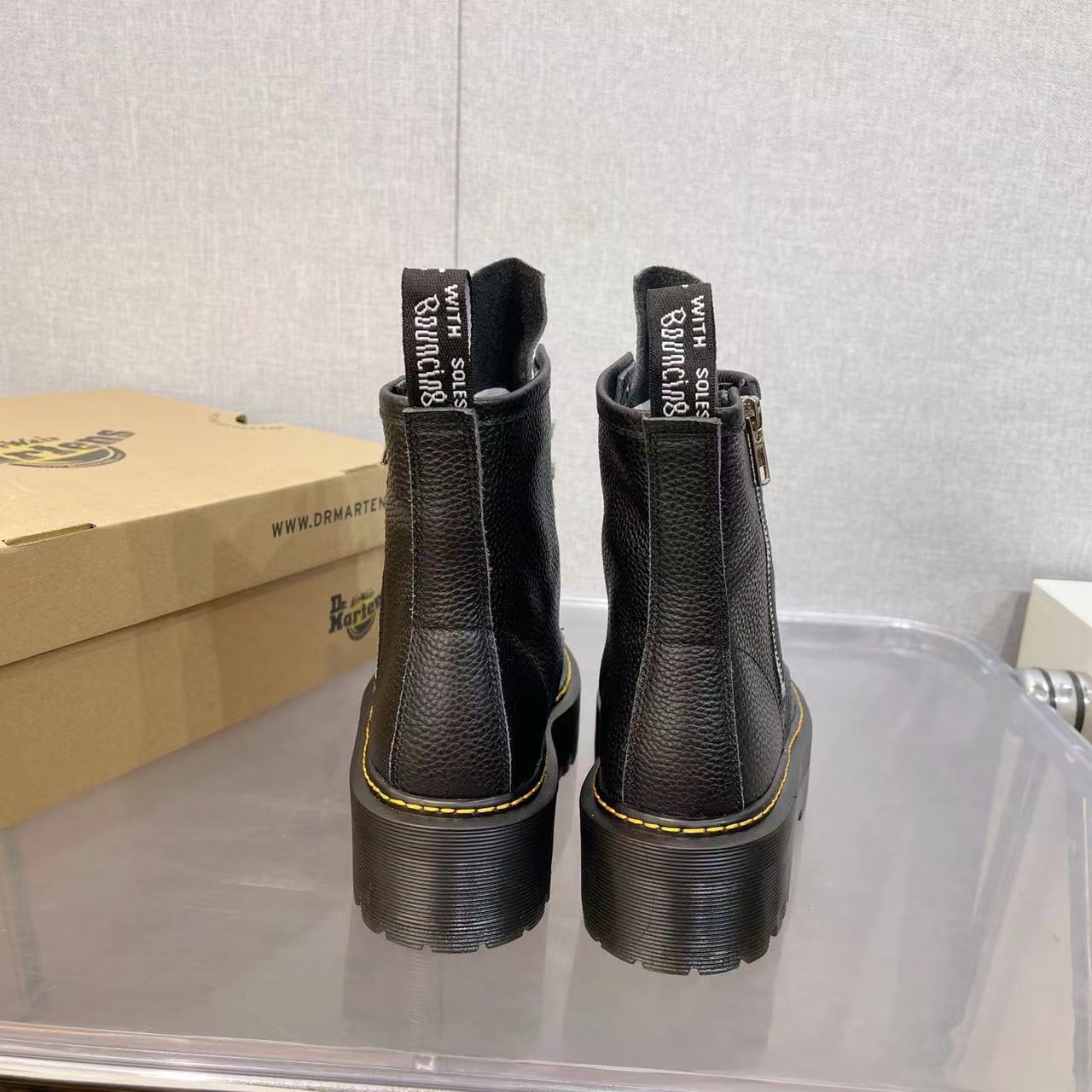 Plant 725 Dr Martens Martin Boots and Owens’ combined Red Boots, “Dr” real-skin short boots. Number: 3541 - 图片 4