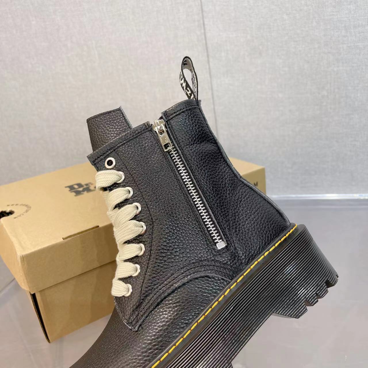 Plant 725 Dr Martens Martin Boots and Owens’ combined Red Boots, “Dr” real-skin short boots. Number: 3541 - 图片 3