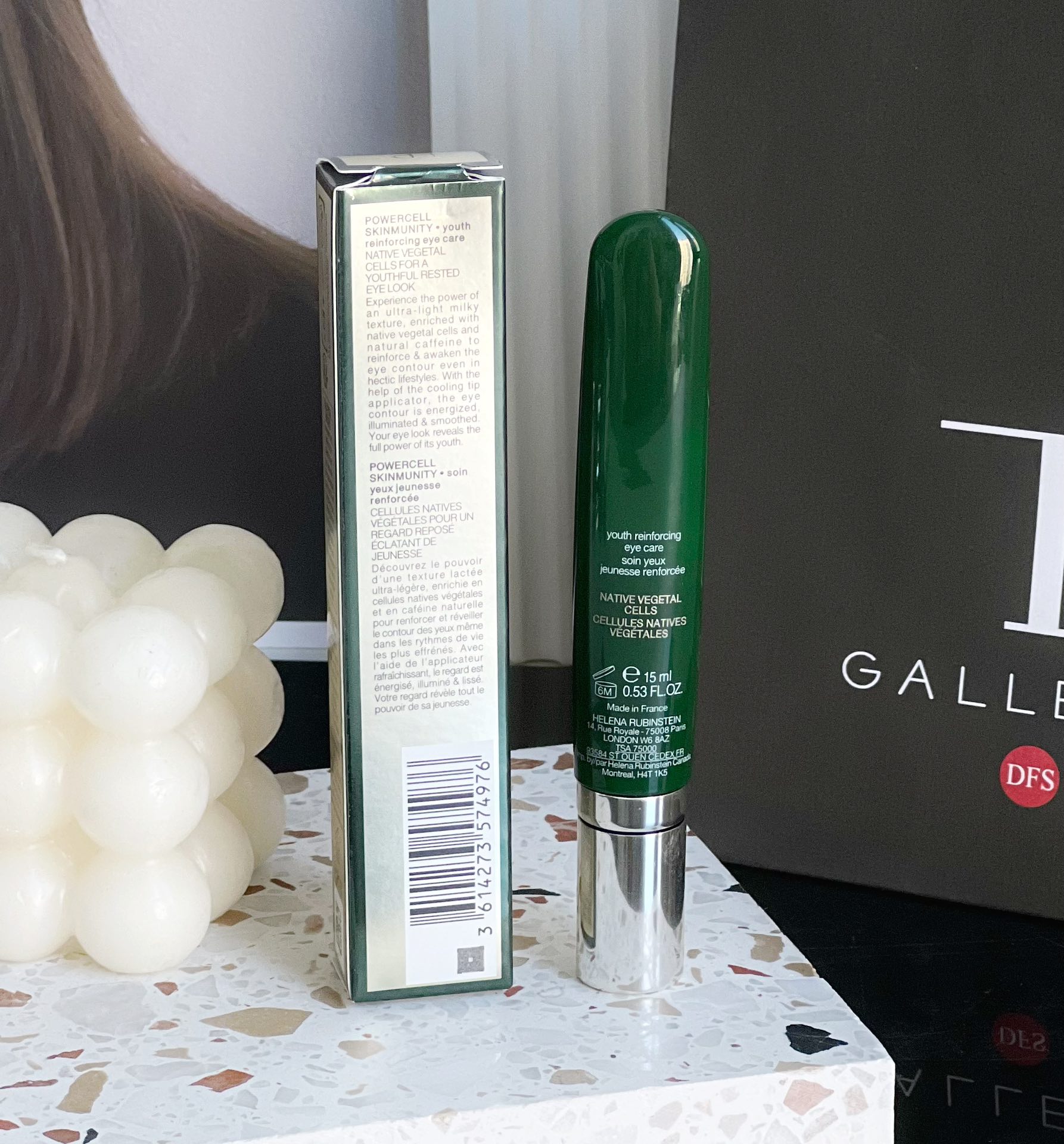 65💰新版HR赫莲娜绿宝瓶眼霜15ml

HR赫莲娜眼霜新版到啦!旧版也补到一点，新版用了感觉质地更像乳液更好吸收一点，也没有闪闪的且不容易搓泥但萝卜青菜各有所爱，喜欢旧版的小可爱可以抓住最后一波后面应该就没有啦