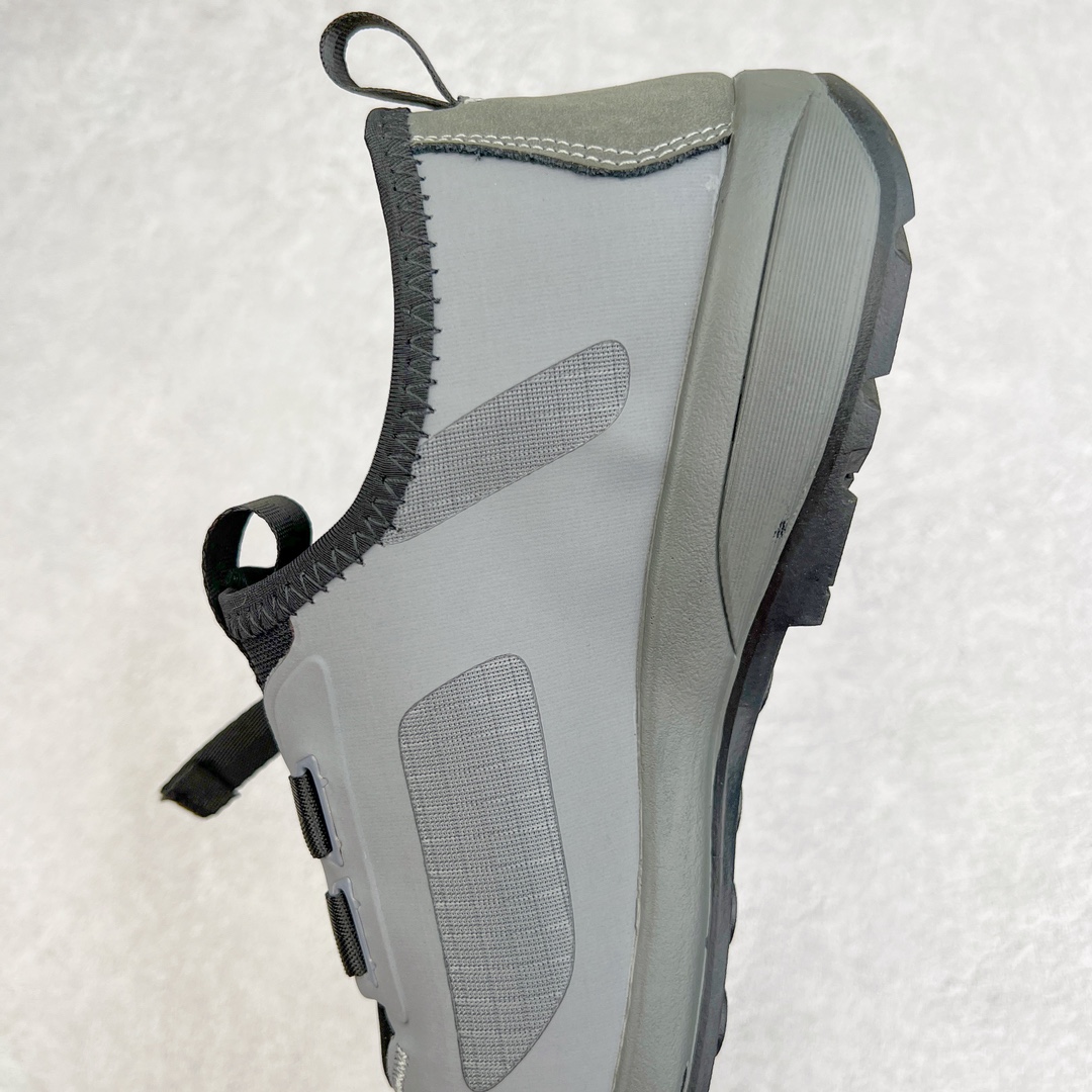 图片[7]-＃SG ARC\’TERYX BORA2 MID 18718 始祖鸟闭合卡扣 多功能徒步 户外攀爬登山鞋👏Arakys功能多样 是一款专门为攀爬峭壁和抱石运动地形设计的攀爬鞋 鞋底具有超强抓附能力，可以轻松解决抱石运动遇到的问题或在攀岩墙上快速攀爬Arakys在技术路线中非常实用，穿脱轻松容易，灵活高效，可轻松从攀岩到野外露营转换皮革鞋垫可赤脚穿着 而透气压胶鞋面在夏季感觉更舒适 可折叠鞋跟可变换成舒适的野营拖鞋 Arakys美观时尚，舒适且用途多样 适合日常穿着 尺码： 39 40 41 42 43 44 45-选品中心