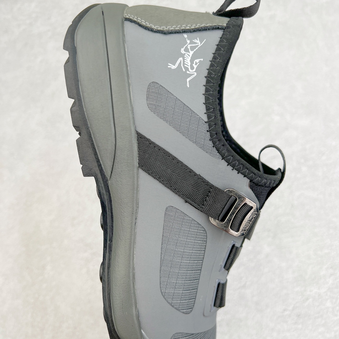 图片[6]-＃SG ARC\’TERYX BORA2 MID 18718 始祖鸟闭合卡扣 多功能徒步 户外攀爬登山鞋👏Arakys功能多样 是一款专门为攀爬峭壁和抱石运动地形设计的攀爬鞋 鞋底具有超强抓附能力，可以轻松解决抱石运动遇到的问题或在攀岩墙上快速攀爬Arakys在技术路线中非常实用，穿脱轻松容易，灵活高效，可轻松从攀岩到野外露营转换皮革鞋垫可赤脚穿着 而透气压胶鞋面在夏季感觉更舒适 可折叠鞋跟可变换成舒适的野营拖鞋 Arakys美观时尚，舒适且用途多样 适合日常穿着 尺码： 39 40 41 42 43 44 45-选品中心