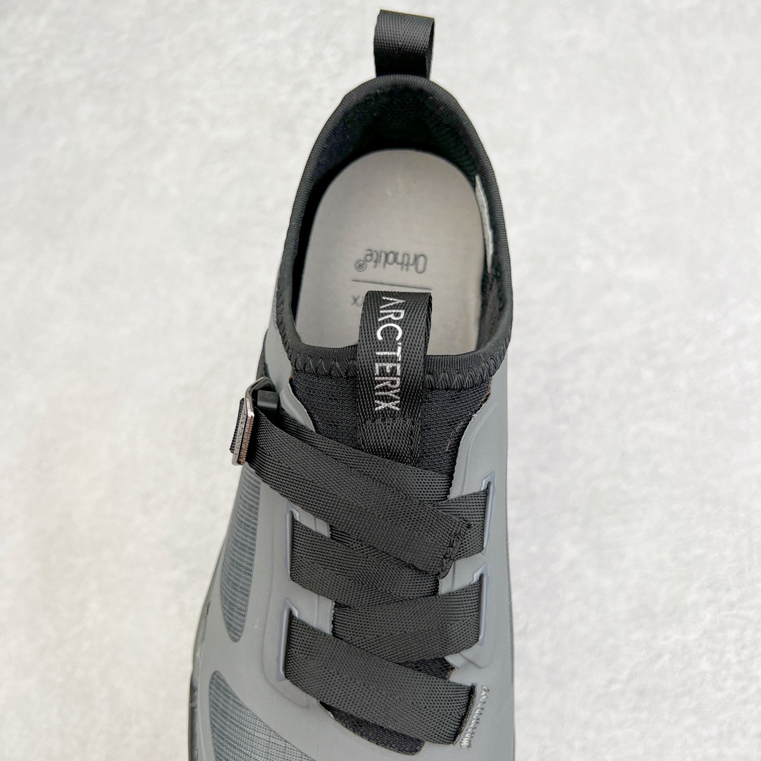 图片[5]-＃SG ARC\’TERYX BORA2 MID 18718 始祖鸟闭合卡扣 多功能徒步 户外攀爬登山鞋👏Arakys功能多样 是一款专门为攀爬峭壁和抱石运动地形设计的攀爬鞋 鞋底具有超强抓附能力，可以轻松解决抱石运动遇到的问题或在攀岩墙上快速攀爬Arakys在技术路线中非常实用，穿脱轻松容易，灵活高效，可轻松从攀岩到野外露营转换皮革鞋垫可赤脚穿着 而透气压胶鞋面在夏季感觉更舒适 可折叠鞋跟可变换成舒适的野营拖鞋 Arakys美观时尚，舒适且用途多样 适合日常穿着 尺码： 39 40 41 42 43 44 45-选品中心