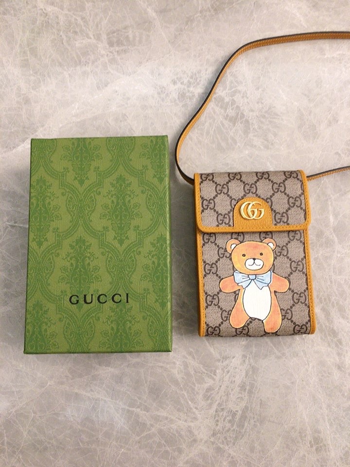 NO:672537,GUCCI KAI Kim Jong-in co-branded bear series shoulder crossbody mobile phone bag model 660161, size 11.5x18x3.5cm, made of original leather!  ,Gucci wallet,gucci,wallets19860909GUCCI KAI 金钟仁 联名小熊 系列 单肩斜挎手机包型号660161,尺寸11.5x18x3.5cm,原厂皮出品！,Gucci钱包,gucci,wallets,欧美剧