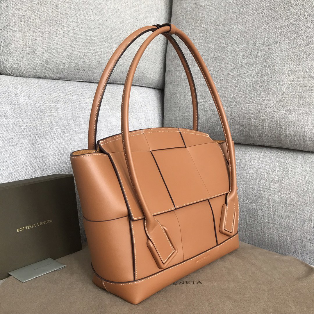 Bottega Veneta Bv large plaid series Arco48, the latest top-quality original cowhide, full leather inside and outside, with complete packaging, b
