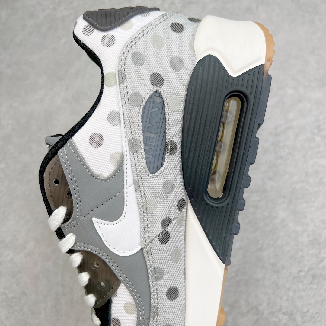 图片[7]-＃MX版 NK Air MAX 90 气垫复古减震跑步鞋 CZ1929-100 经典重温 独家陆续补货 外单专供大厂出品 品质稳定 一百余色 终端操作 Air Max 90于1990年推出 来自Air Max系列 在Air Max 1的基础上改进而得 增加了气垫面积 外型上也更为流线 最特別的就是加入了菱纹塑胶嵌板 为Air Max 90增添了许多潮流气息 皮革鞋面 造就出色耐穿性和支撑力 Max Air缓震配置搭配泡棉中底 令Air Max 90轻盈而舒适 华夫格橡胶外底 铸就Air Max 90非凡的抓地力 而Air Max 90不仅是一双跑鞋 它成功跨越了时间的演进 成为了球鞋文化与潮流圈中最熟为人知的鞋款之一 尺码：36 36.5 37.5 38 38.5 39 40 40.5 41 42 42.5 43 44 44.5 45-选品中心