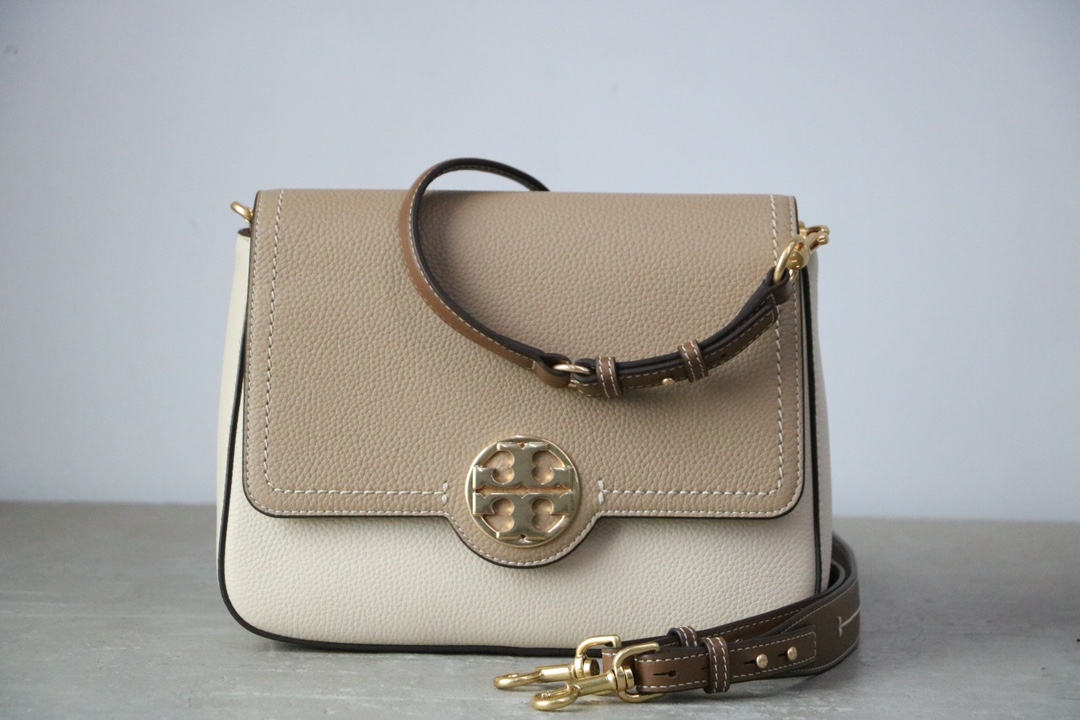 Coach The latest model TB! 100% authentic! Filipino goods! The latest FELIX outer seam crossbody bag! The latest armpit bag, shoulder bag and cro