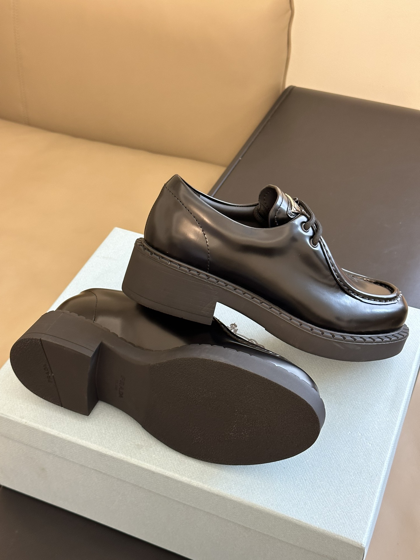 Fendi Classic Luxury Leather Shoe Loafer Ref.95C1AD76 9