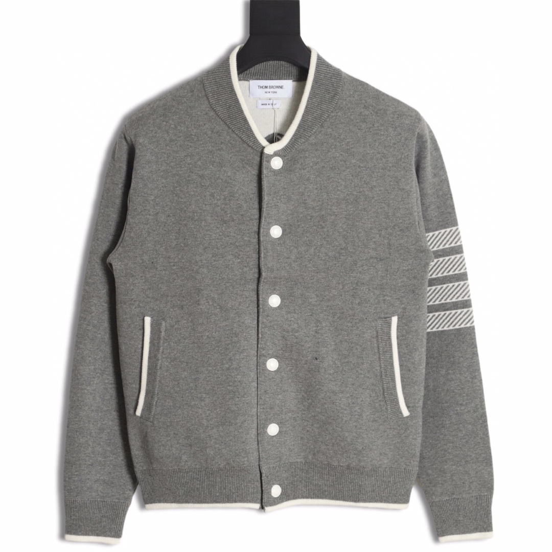 NO:132405,Number of codes 1-2-3-4 On the day of delivery of warehouses in other provinces [self-pick up two days] TB anchor baseball uniform jacket, gray full-coded is put into storage. This product is made from Xinjiang long lint cotton and imported from Germany with ultra-density air layer jacquard needles. The three-color webbing on sleeves is comparable to the YB custom webbing. The buttons are made of metal quad buttons and are customized for spray painting according to YB. The finishing is also the most environmentally friendly and antibacterial nanowashing process. Jackets & coats, alexander wang19860909码数1-2-3-4 外省库房代发当天【自取隔两天】 TB 船锚棒球服外套 灰色全码入库啦. 本产品跟据原版采用新疆长绒棉 使用德国进口7.2超紧密度空气层提花针法编制而成 图案花型相比YB不相差一点 袖子编制三色织带与YB订制织带不相上下 纽扣根据YB对色使用金属四合扣定制喷漆 后整还采用了目前最环保 最抗菌的纳米洗水工艺,,jackets & coats,alexander wang,Men's clothing