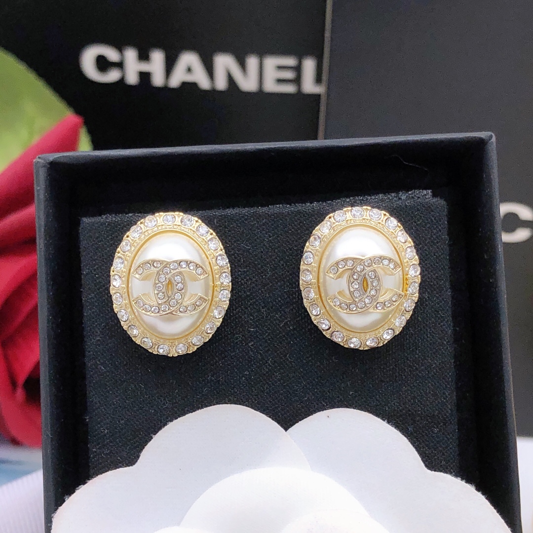 Chanel CC Logo Oval Pearl Crystal Stud Earrings earrings gold-tone metal cream faux pearl clear crystal 1 5cm diameter