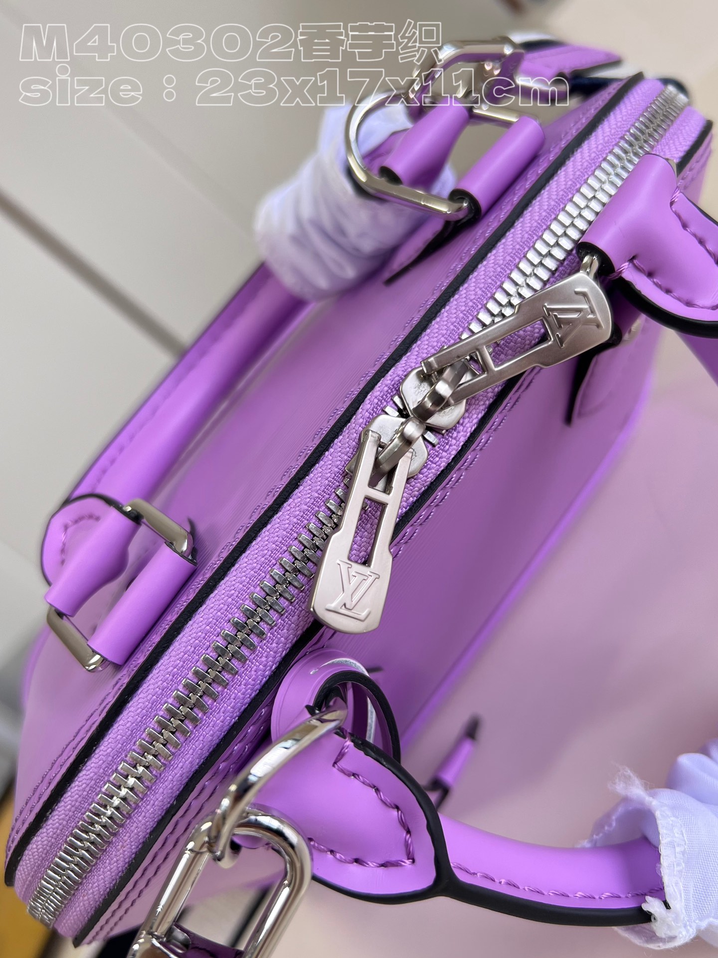 顶级原单M40302香芋紫织作为路易威登标志性的设计之一AlmaBB手袋此次取材Epi皮革将路易威登标识