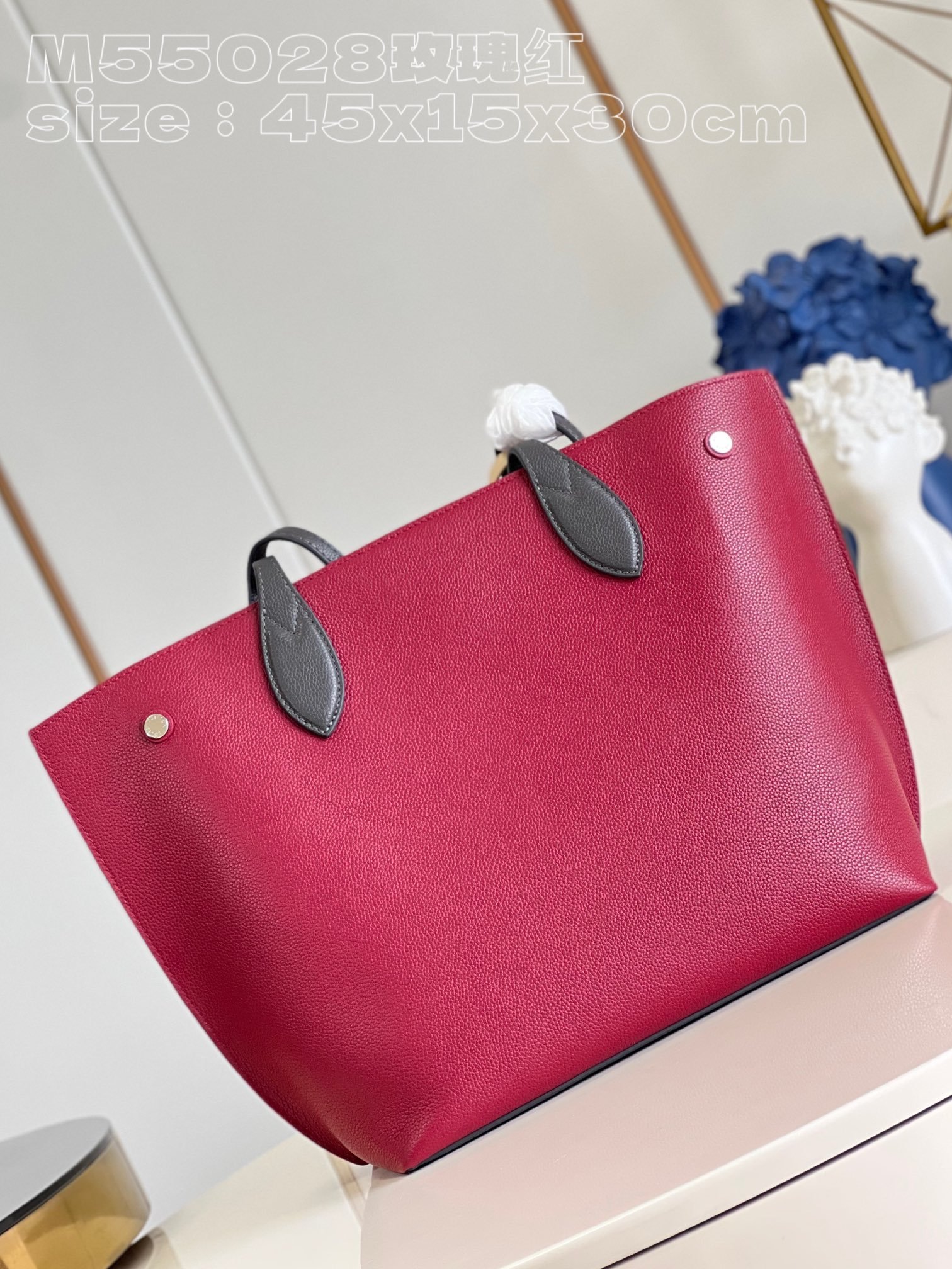 顶级原单M55028玫瑰红LOCKMEGO手袋这款包选用进口颗粒Taurillon小牛皮制做而成！其时尚