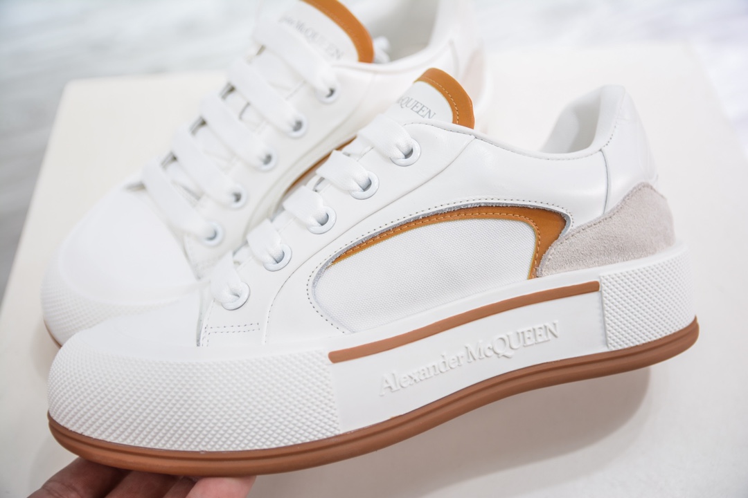 Guangdong original factory produces pure original McQueen new version low-top thick-soled pure white AIexanderMcQUEEN 2023 early spring first thick-soled white shoes