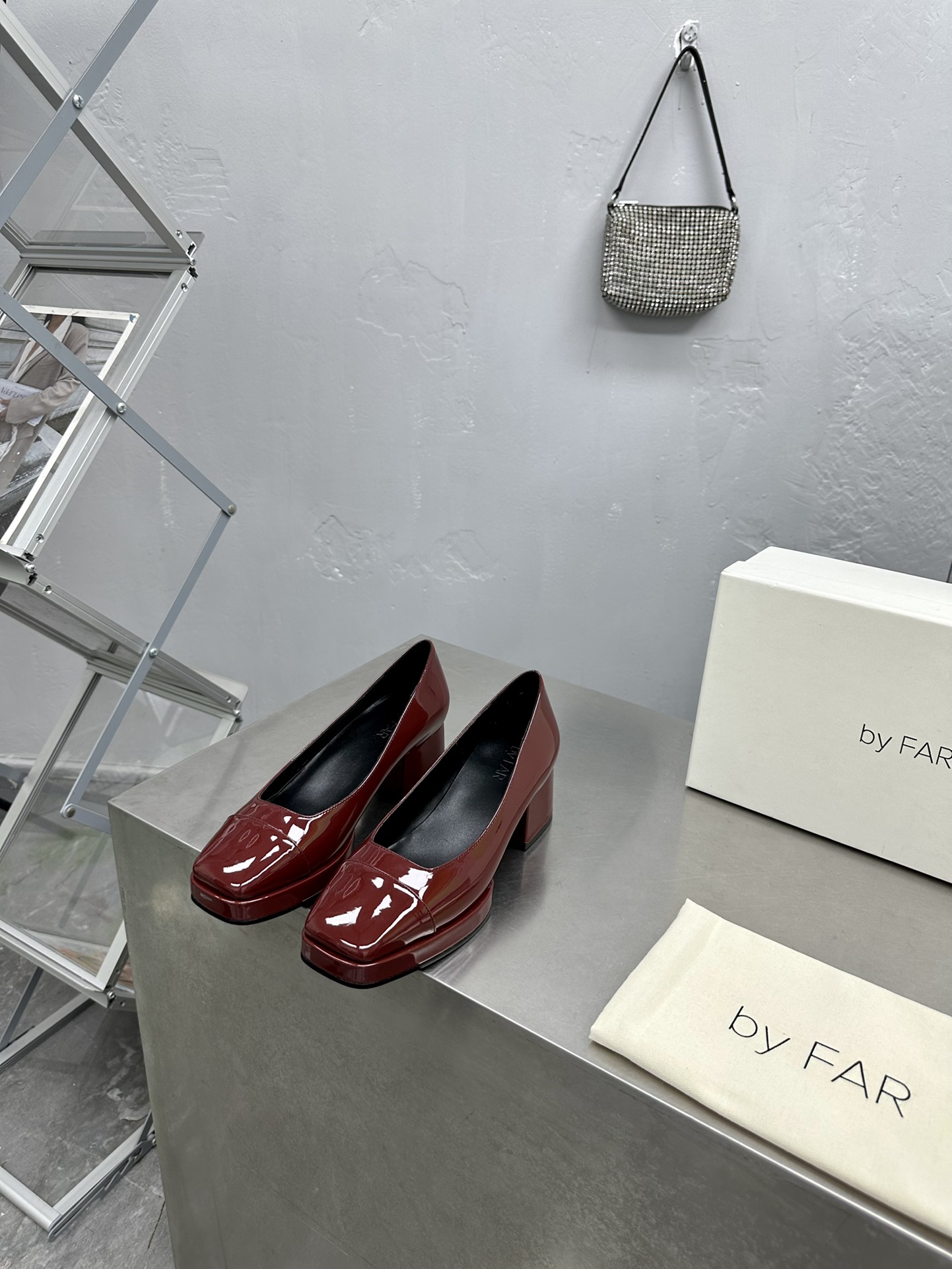 High Quality Mary Jennifer Shoes: Nostalgic Design, Modern Style, Skin Material, Versatile.