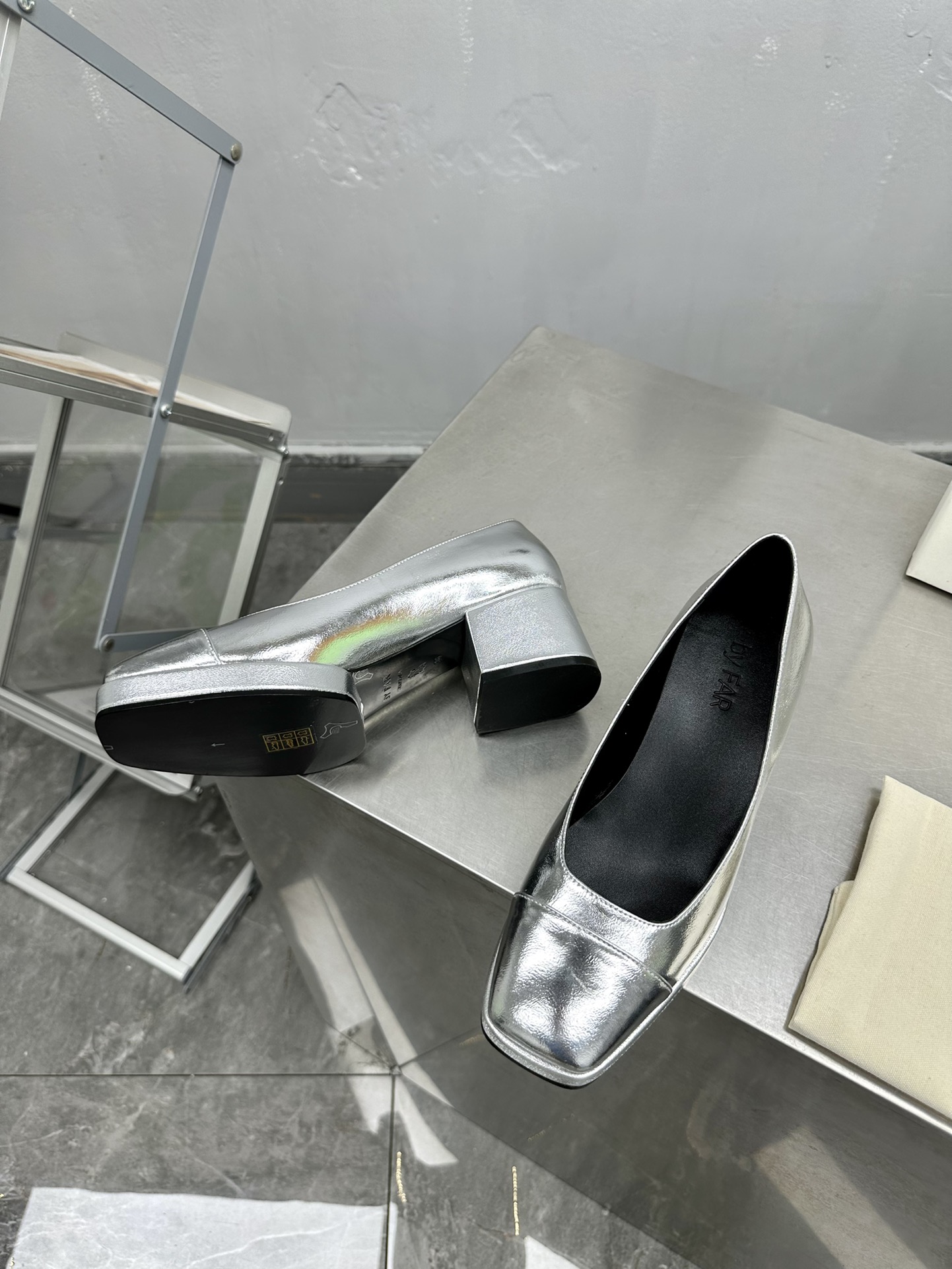 High Quality Factory-Made 675 Mary Jennifer Shoes: Nostalgic Design, Excellent Quality, Versatile Matching - 图片 3