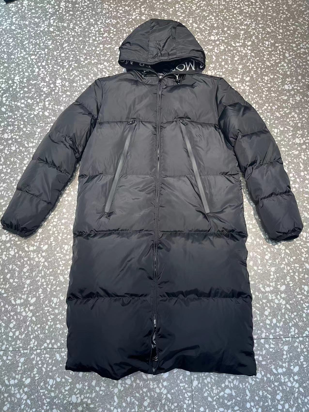 Moncler long jacket with 80s style, waterproof and insulated. Features embroidered logo, hooded design, adjustable hem. Colors: black, white. Sizes: 1-5.-Big cat