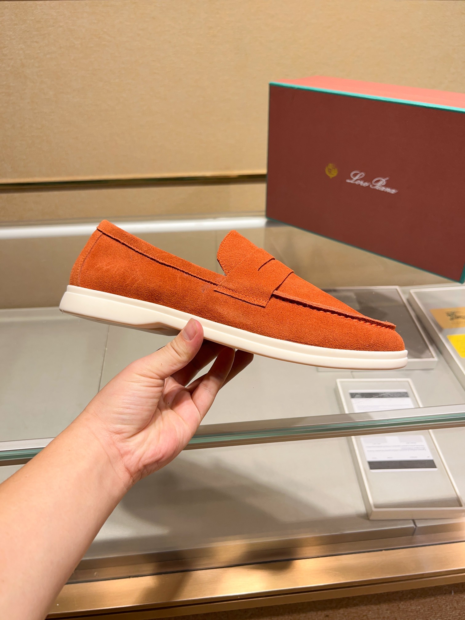 Precio de fábrica:Obtener Loro Piana 2023 Zapatos mocasín nuevo cuenta con una parte superior de gam