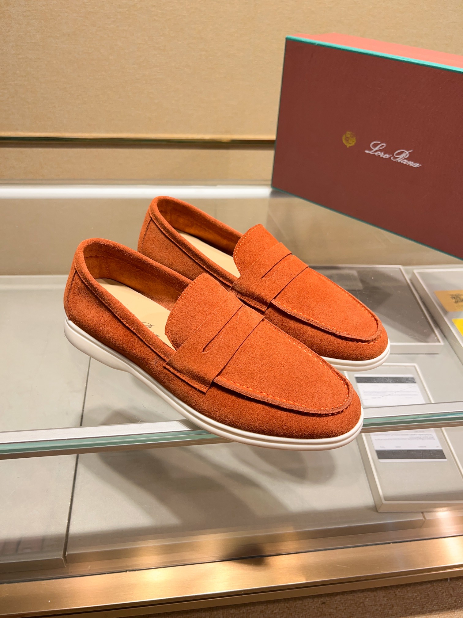 Precio de fábrica:Obtener Loro Piana 2023 Zapatos mocasín nuevo cuenta con una parte superior de gam