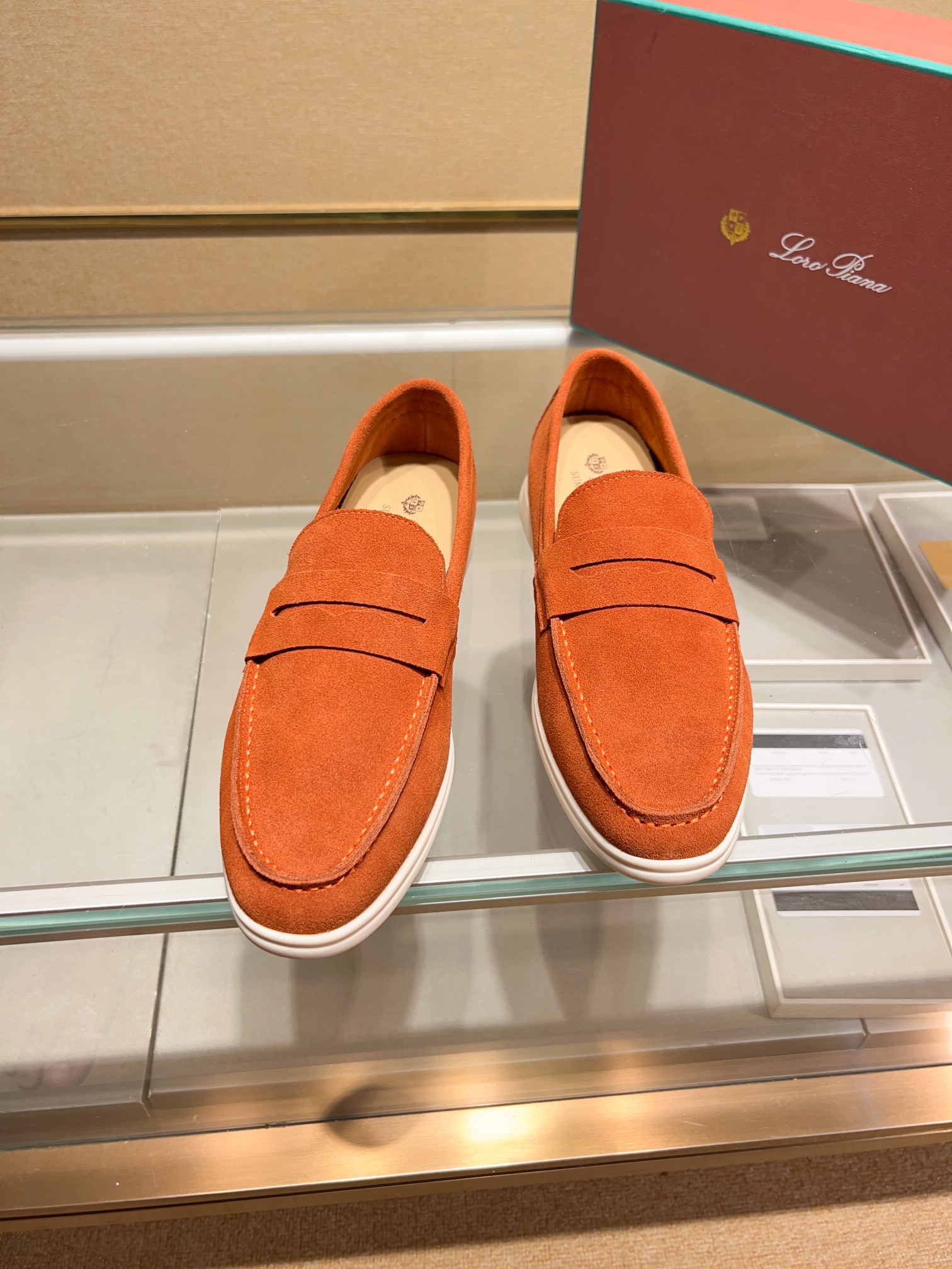 Precio de fábrica:Obtener Loro Piana 2023 Zapatos mocasín nuevo cuenta con una parte superior de gam