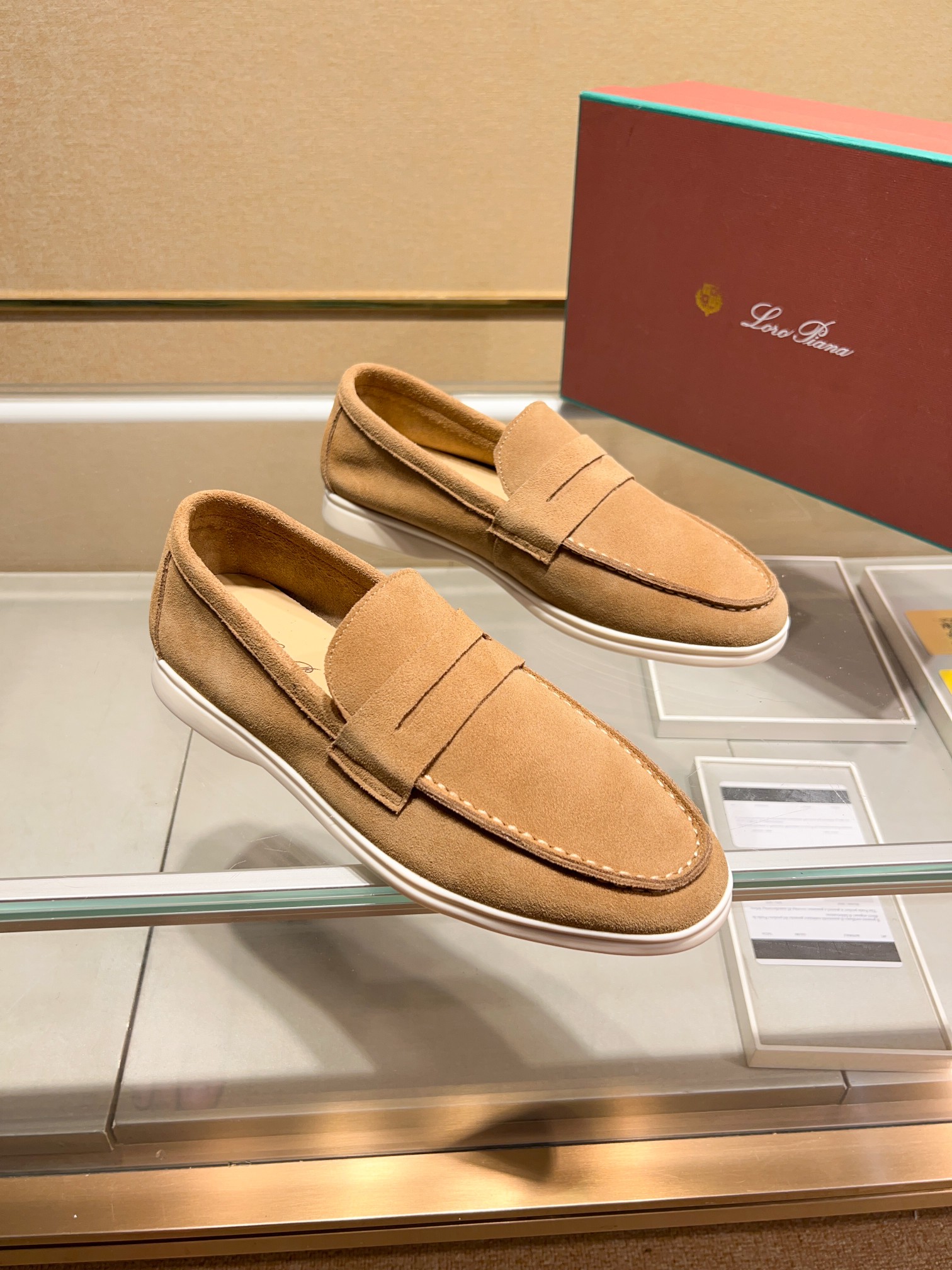 Precio de fábrica:Obtener Loro Piana 2023 Zapatos mocasín nuevo cuenta con una parte superior de gam