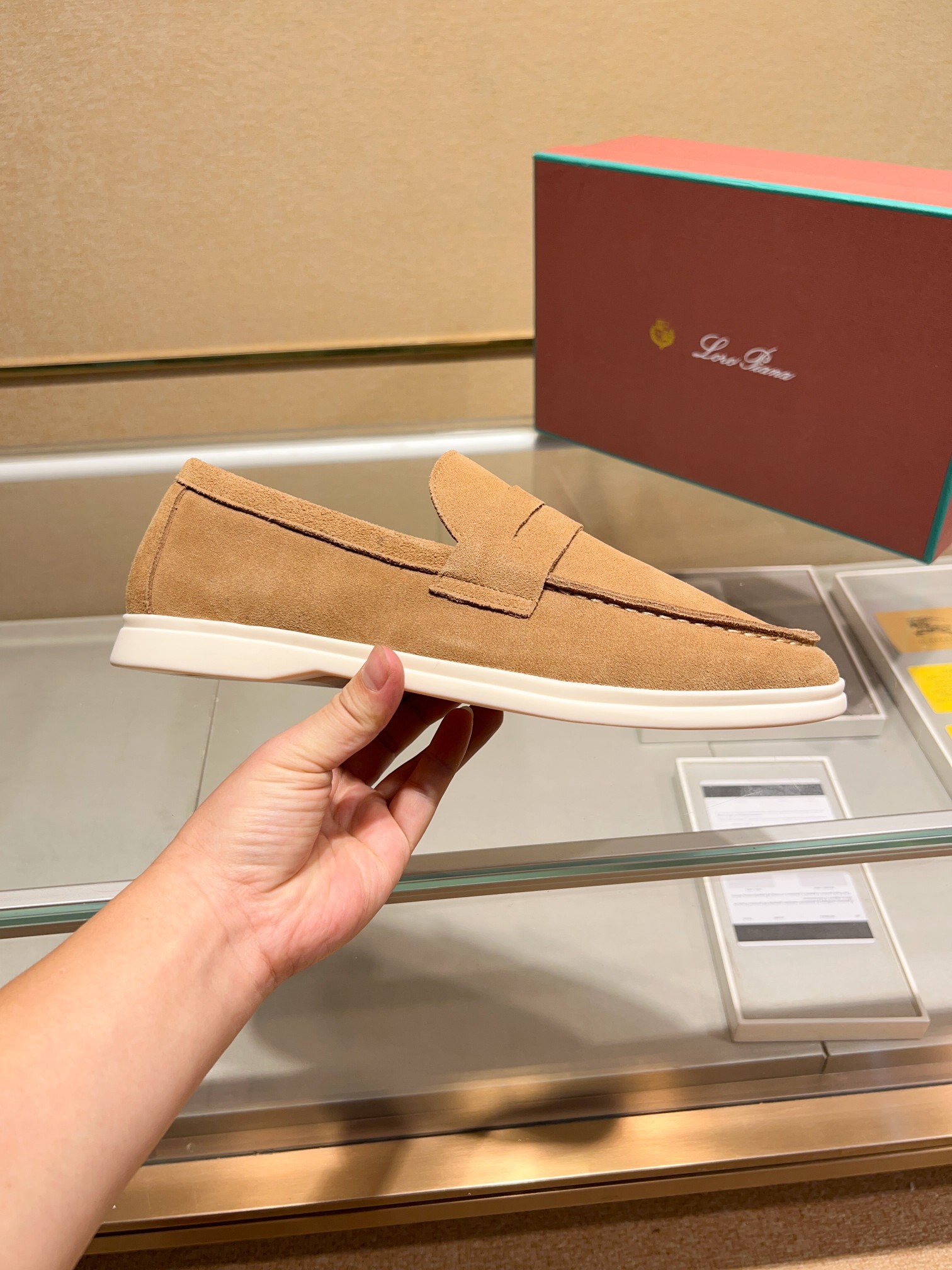 Precio de fábrica:Obtener Loro Piana 2023 Zapatos mocasín nuevo cuenta con una parte superior de gam